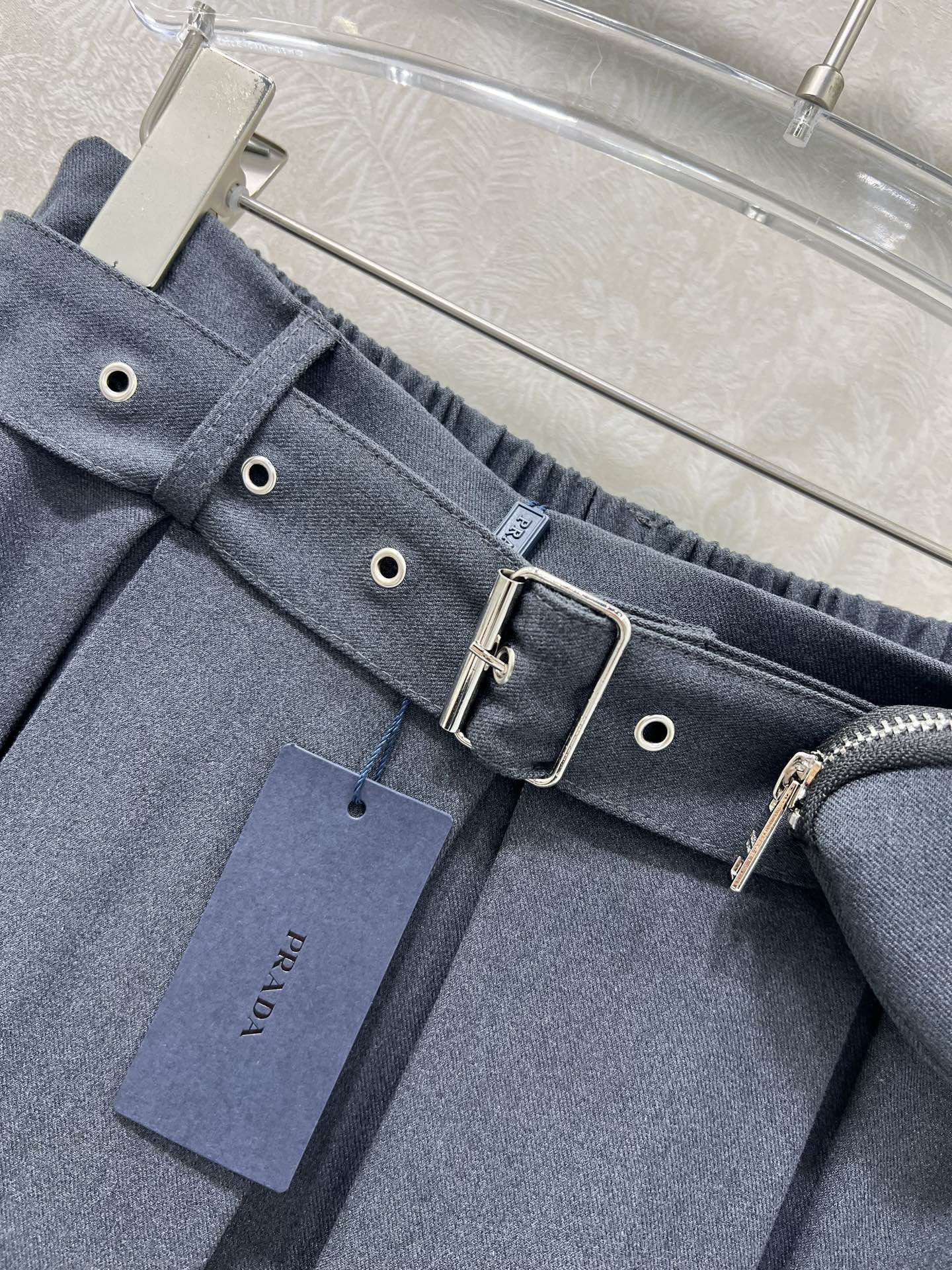 🔥🔥PRAD*PD家25新款腰包腰带半裙 定制YB进口磨毛材质 垂顺舒适 质感十足 三角标腰包腰带加持时