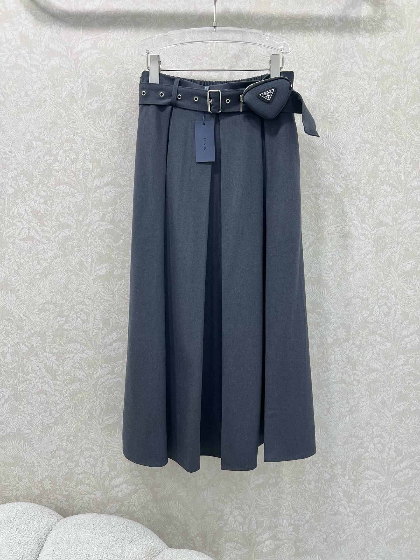 🔥🔥PRAD*PD家25新款腰包腰带半裙 定制YB进口磨毛材质 垂顺舒适 质感十足 三角标腰包腰带加持时