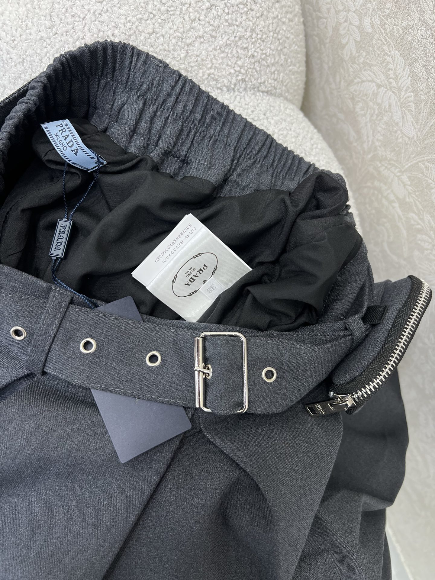 🔥🔥PRAD*PD家25新款腰包腰带半裙 定制YB进口磨毛材质 垂顺舒适 质感十足 三角标腰包腰带加持时