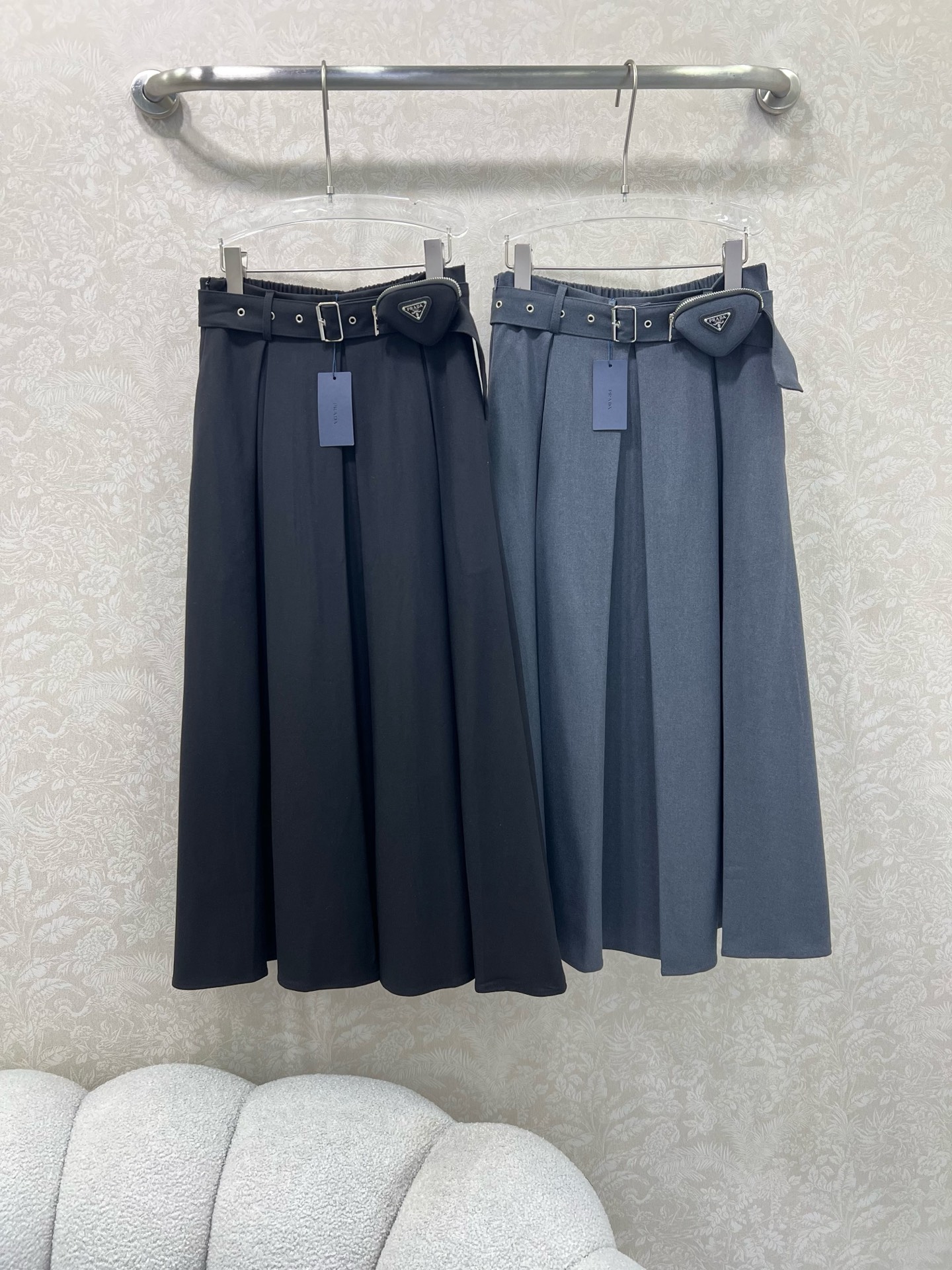 🔥🔥PRAD*PD家25新款腰包腰带半裙 定制YB进口磨毛材质 垂顺舒适 质感十足 三角标腰包腰带加持时