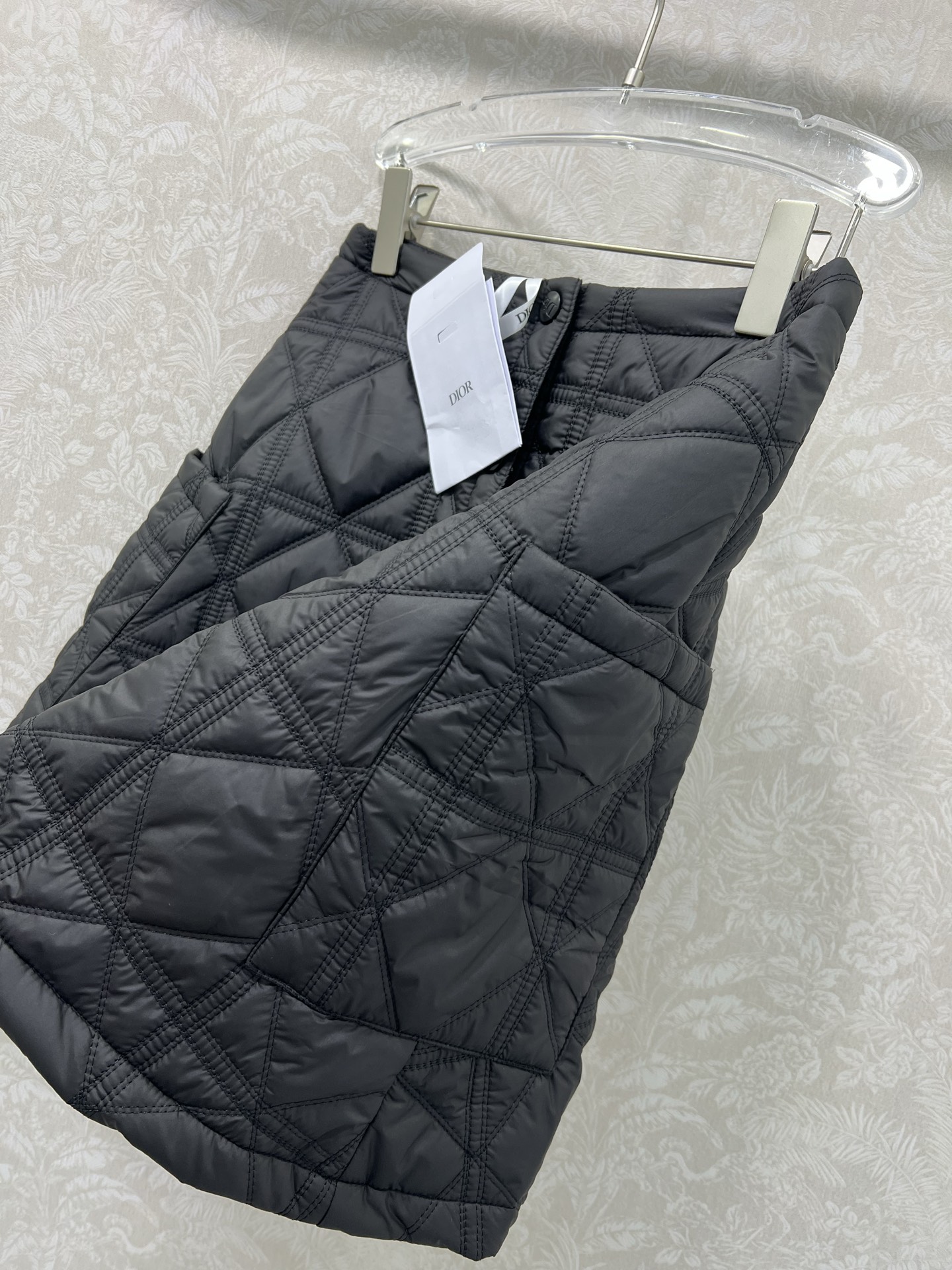 🔥🔥DIO*25新款藤格纹戴妃格夹棉单排扣短裙半裙 定制五金整体戴妃格 两侧口袋设计 下摆小蜜蜂刺绣 帅