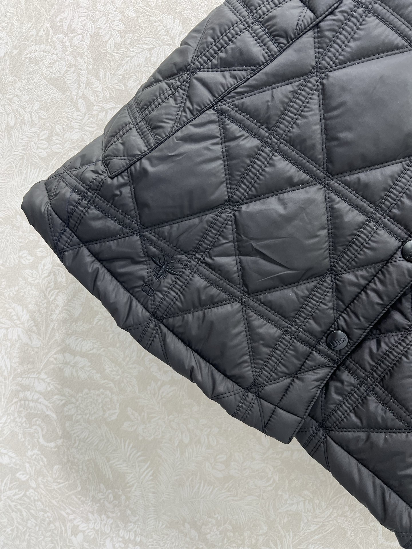 🔥🔥DIO*25新款藤格纹戴妃格夹棉单排扣短裙半裙 定制五金整体戴妃格 两侧口袋设计 下摆小蜜蜂刺绣 帅