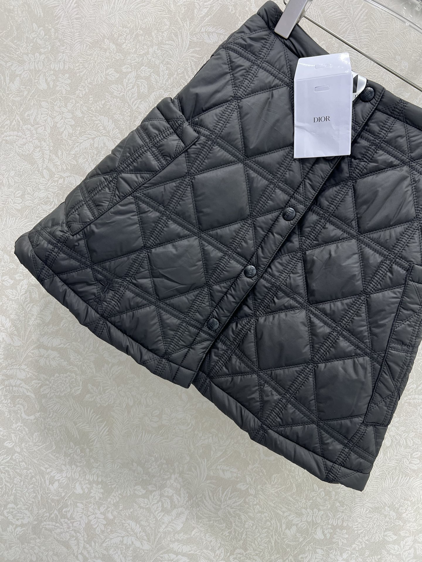 🔥🔥DIO*25新款藤格纹戴妃格夹棉单排扣短裙半裙 定制五金整体戴妃格 两侧口袋设计 下摆小蜜蜂刺绣 帅