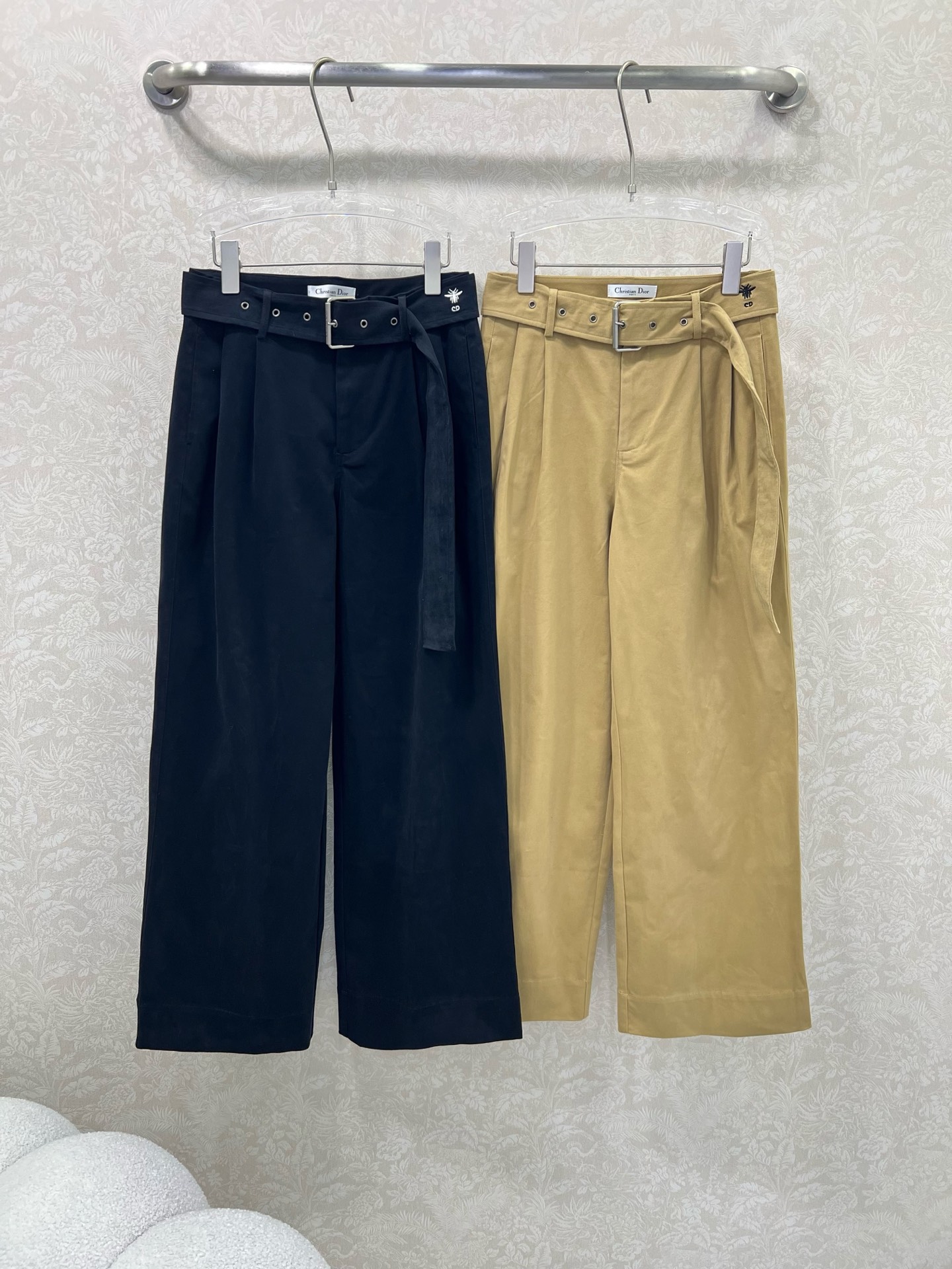 🔥🔥DIO*25新款腰带阔腿裤 独家yb开发高版出品！直接原地起飞✨腰带精美小蜜蜂刺绣打破刻板，面料质感