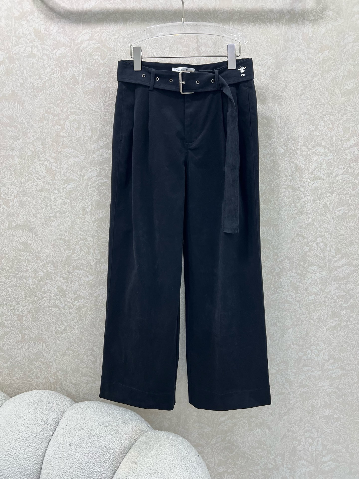 🔥🔥DIO*25新款腰带阔腿裤 独家yb开发高版出品！直接原地起飞✨腰带精美小蜜蜂刺绣打破刻板，面料质感