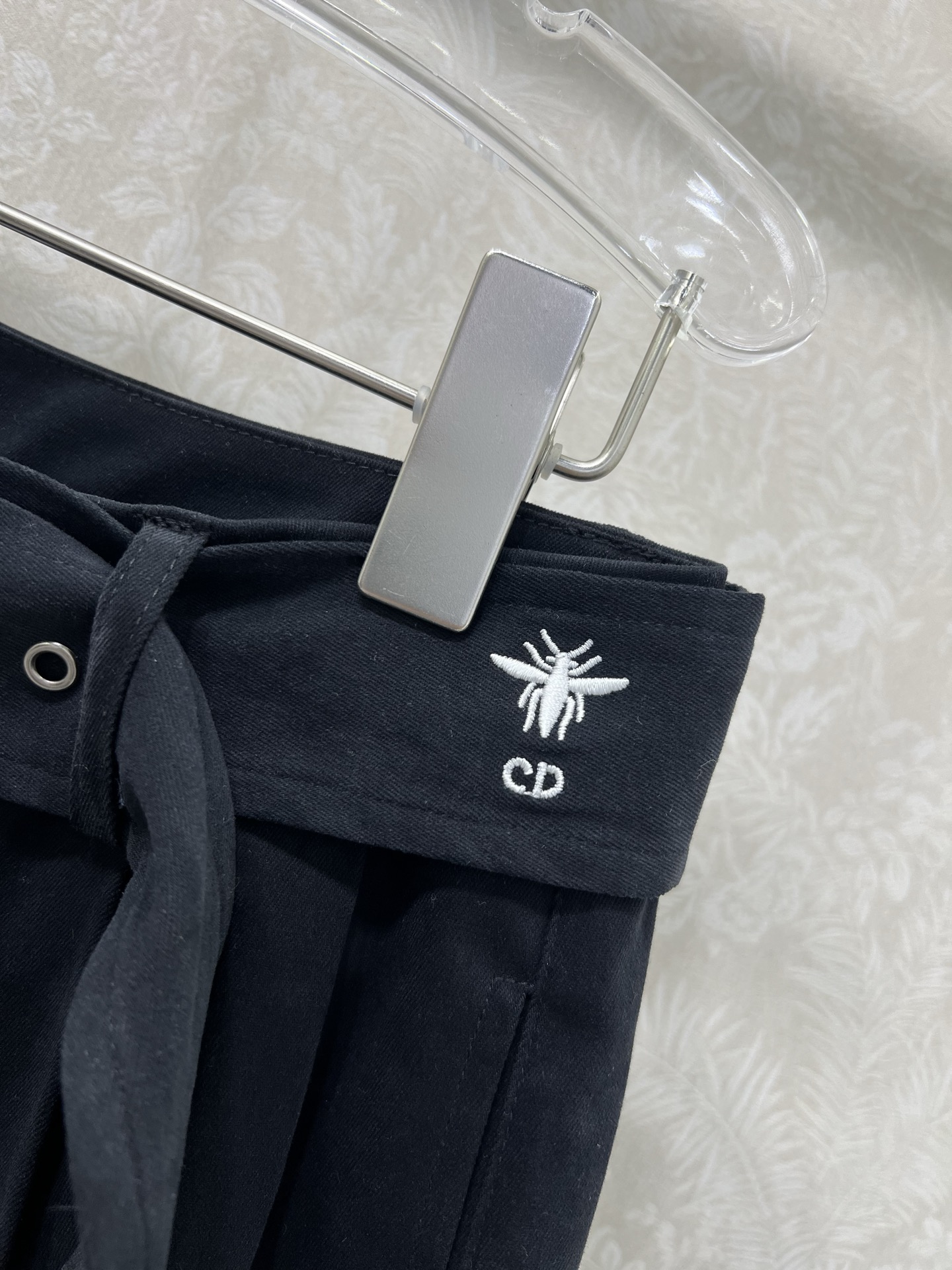 🔥🔥DIO*25新款腰带阔腿裤 独家yb开发高版出品！直接原地起飞✨腰带精美小蜜蜂刺绣打破刻板，面料质感