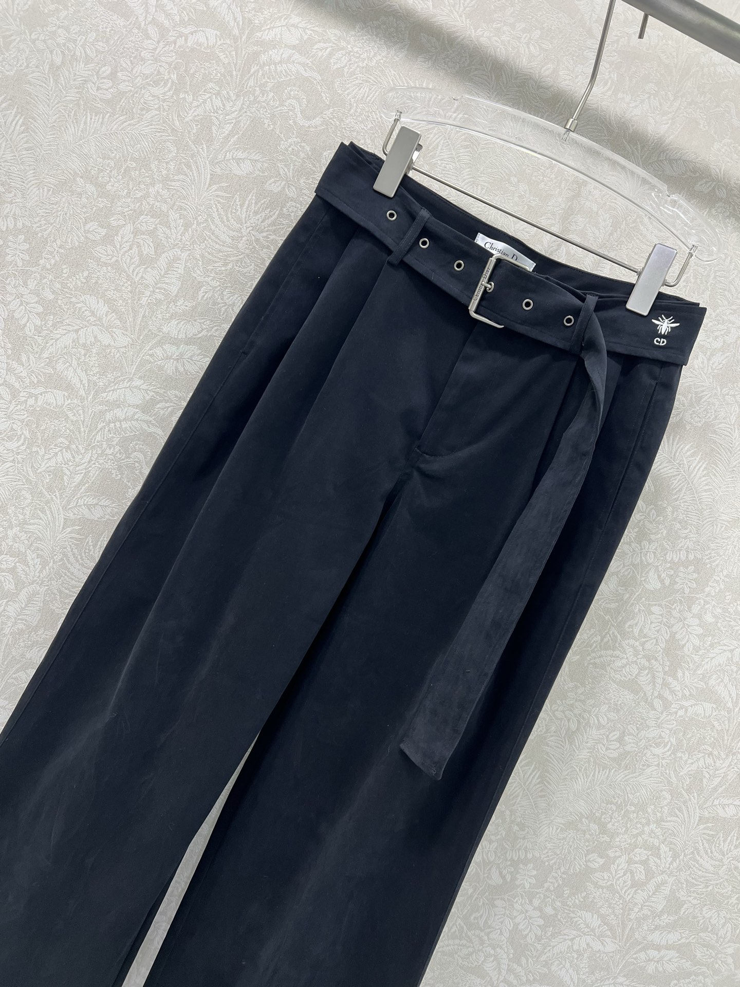 🔥🔥DIO*25新款腰带阔腿裤 独家yb开发高版出品！直接原地起飞✨腰带精美小蜜蜂刺绣打破刻板，面料质感