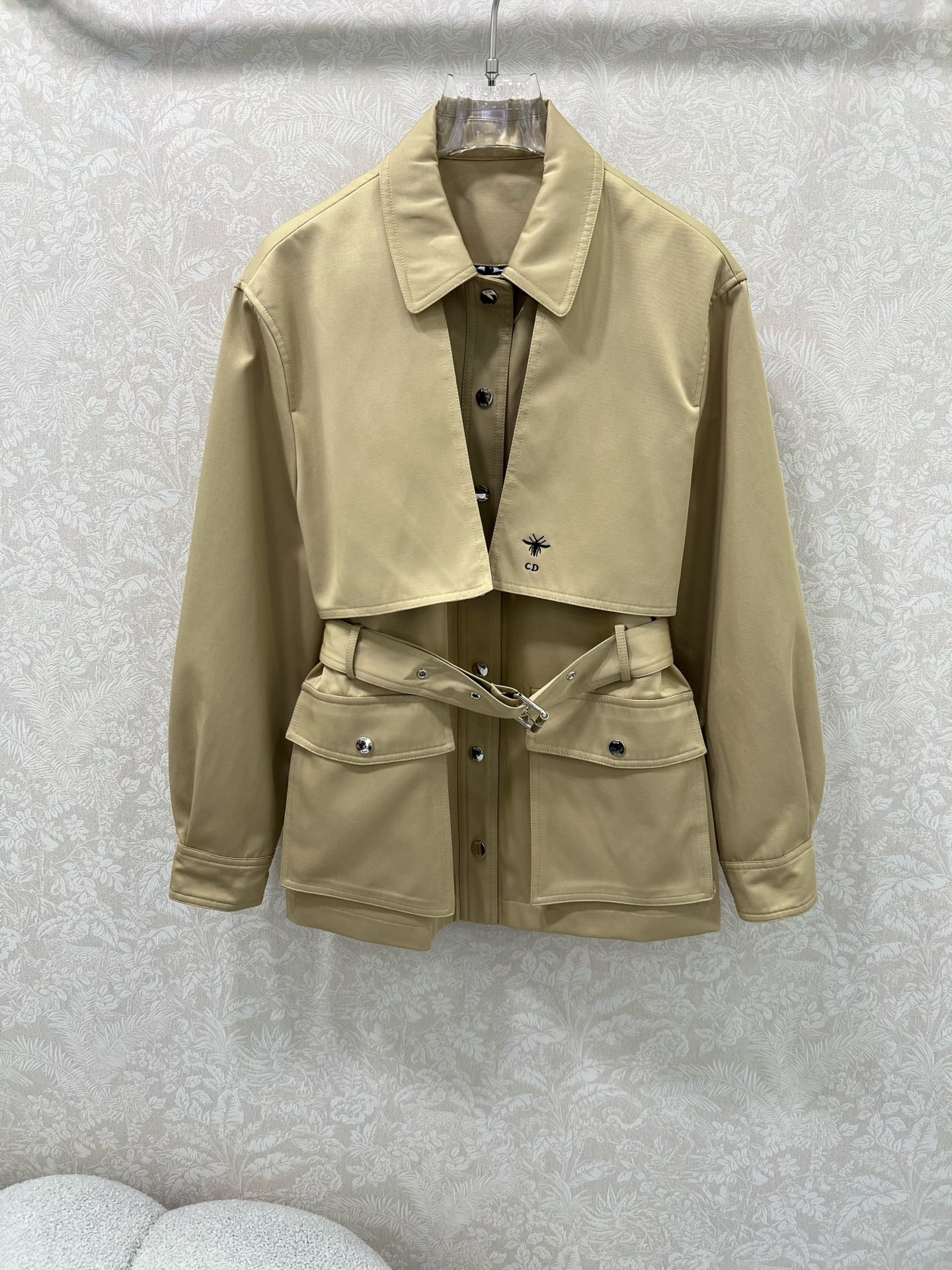 🔥🔥DIO* 25秋冬新款系带短款风衣外套🧥 超经典一定是让人眼前一亮的一款！版型无敌！完全不压身高 高