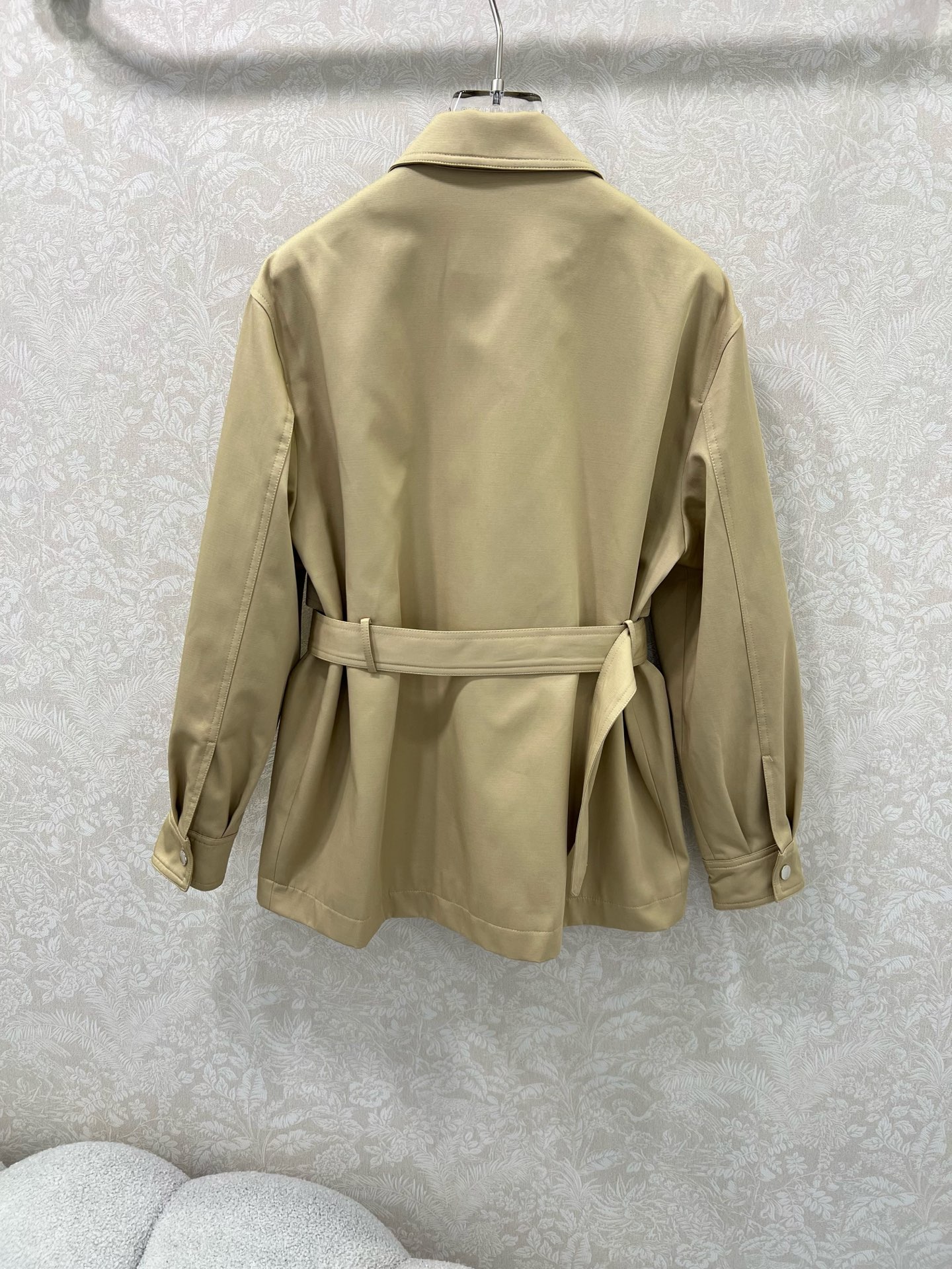 🔥🔥DIO* 25秋冬新款系带短款风衣外套🧥 超经典一定是让人眼前一亮的一款！版型无敌！完全不压身高 高