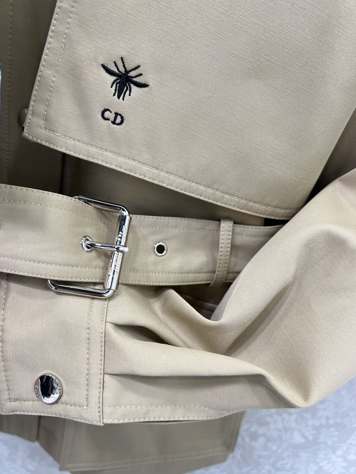 🔥🔥DIO* 25秋冬新款系带短款风衣外套🧥 超经典一定是让人眼前一亮的一款！版型无敌！完全不压身高 高