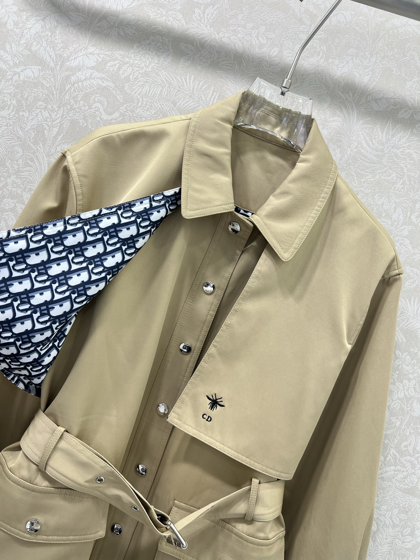 🔥🔥DIO* 25秋冬新款系带短款风衣外套🧥 超经典一定是让人眼前一亮的一款！版型无敌！完全不压身高 高