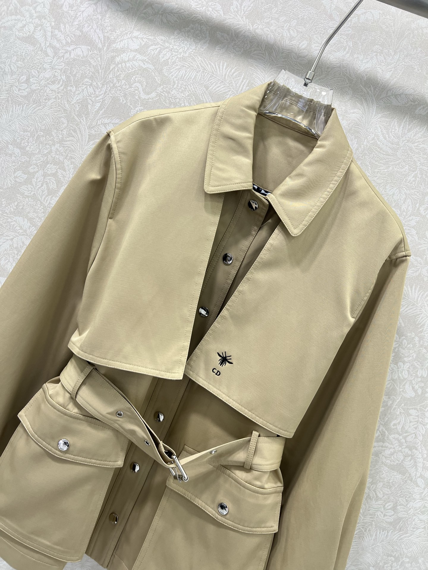 🔥🔥DIO* 25秋冬新款系带短款风衣外套🧥 超经典一定是让人眼前一亮的一款！版型无敌！完全不压身高 高