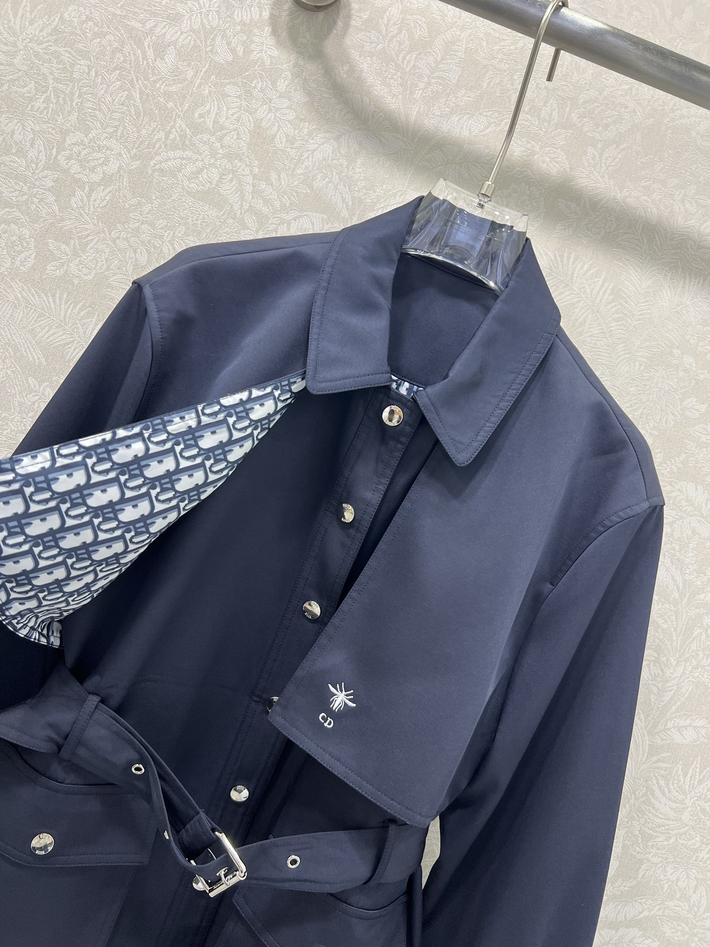 🔥🔥DIO* 25秋冬新款系带短款风衣外套🧥 超经典一定是让人眼前一亮的一款！版型无敌！完全不压身高 高