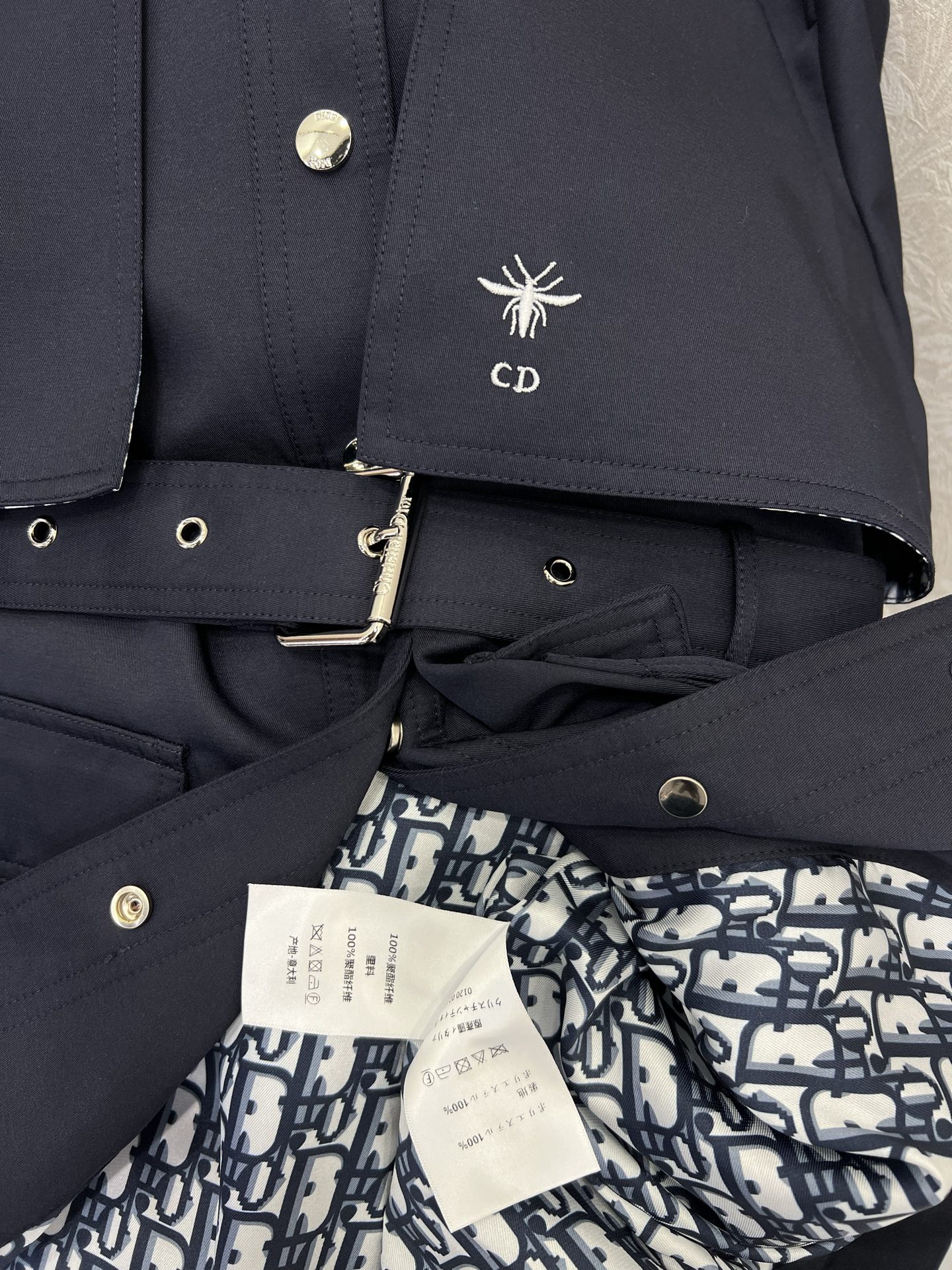 🔥🔥DIO* 25秋冬新款系带短款风衣外套🧥 超经典一定是让人眼前一亮的一款！版型无敌！完全不压身高 高