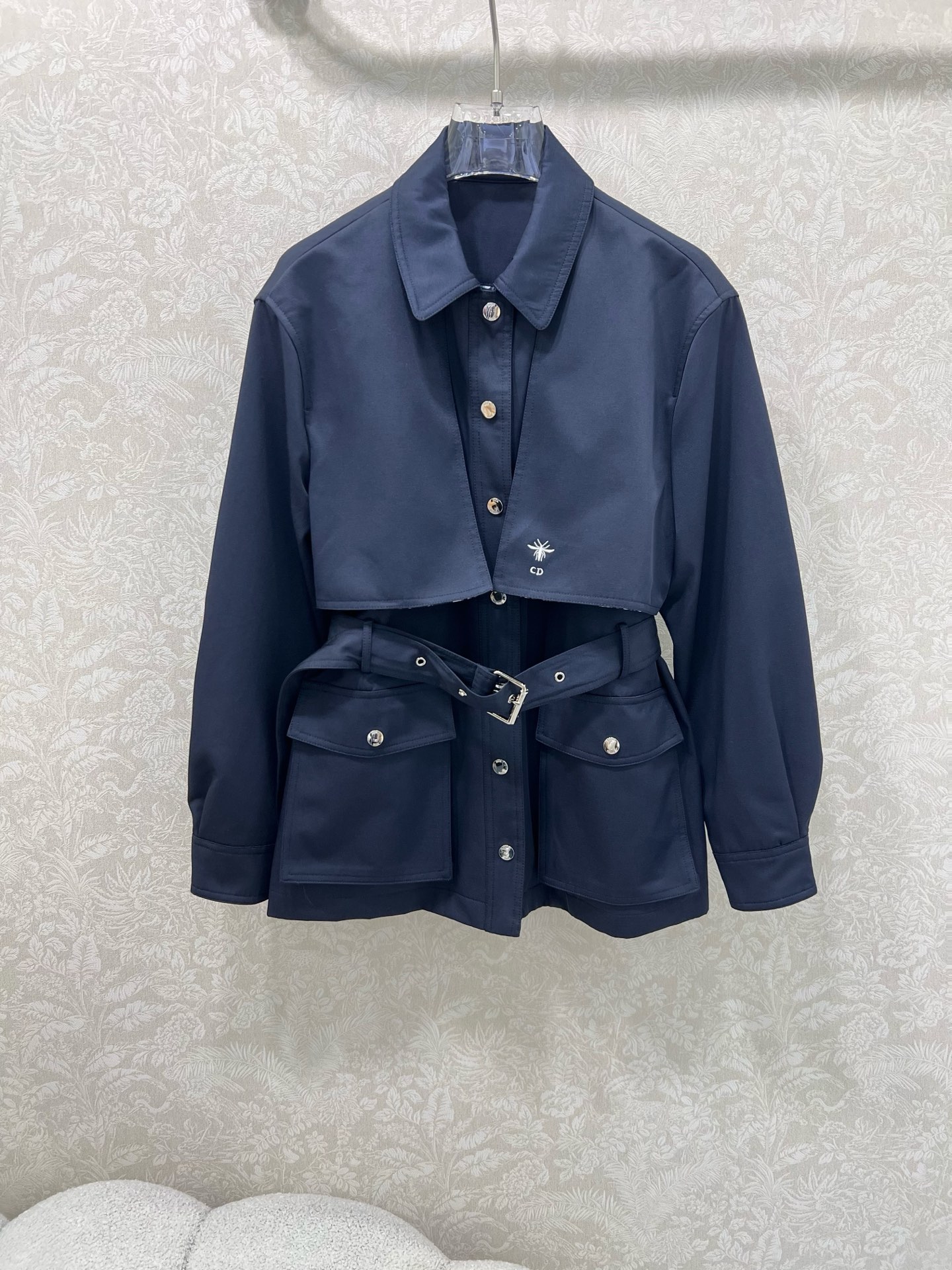 🔥🔥DIO* 25秋冬新款系带短款风衣外套🧥 超经典一定是让人眼前一亮的一款！版型无敌！完全不压身高 高