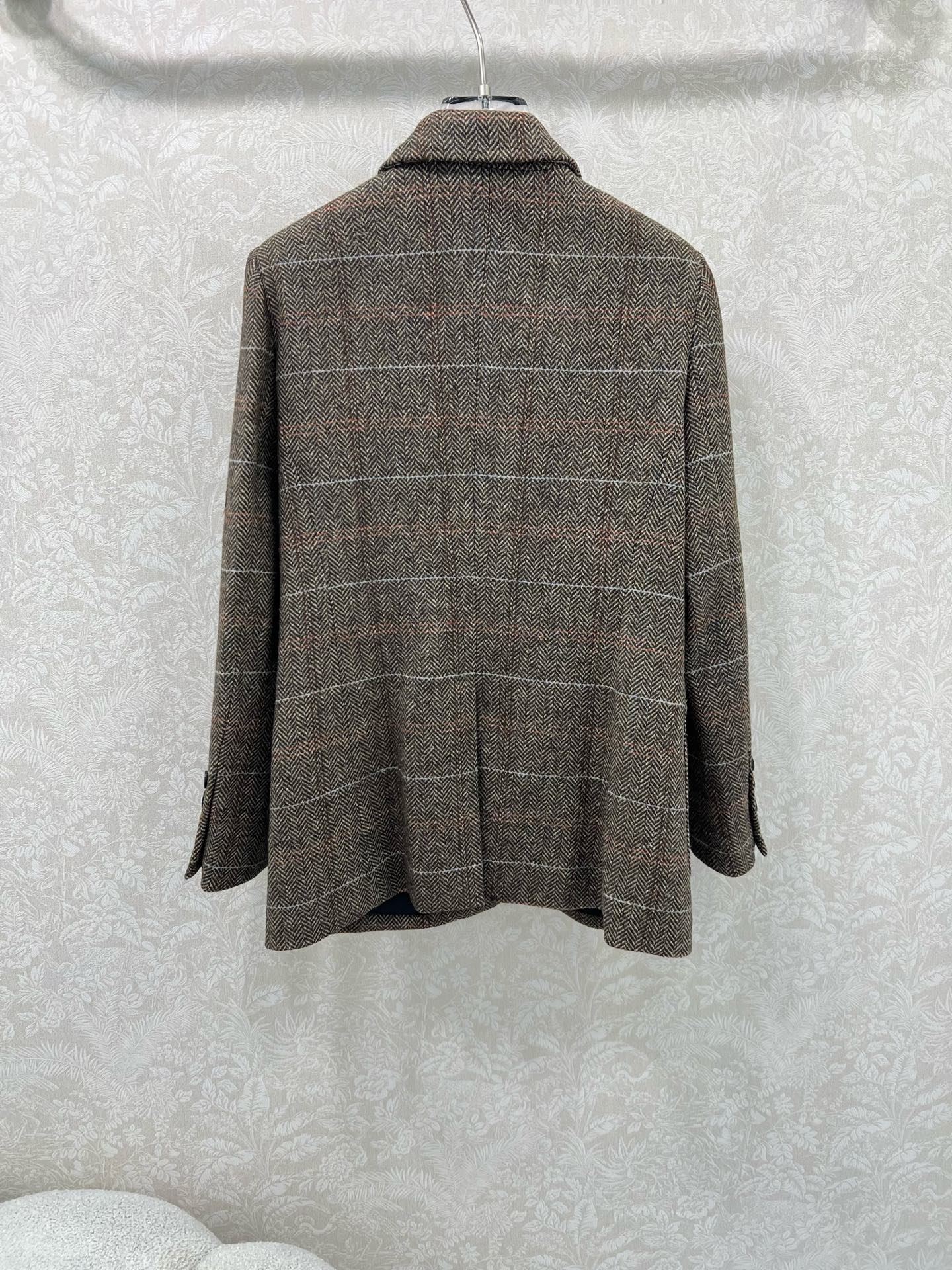 🔥🔥 mium* 25新款含羊毛西装外套 超火爆的美拉德色系 老钱风穿搭 胸前miu贴标定制五金 随性潇