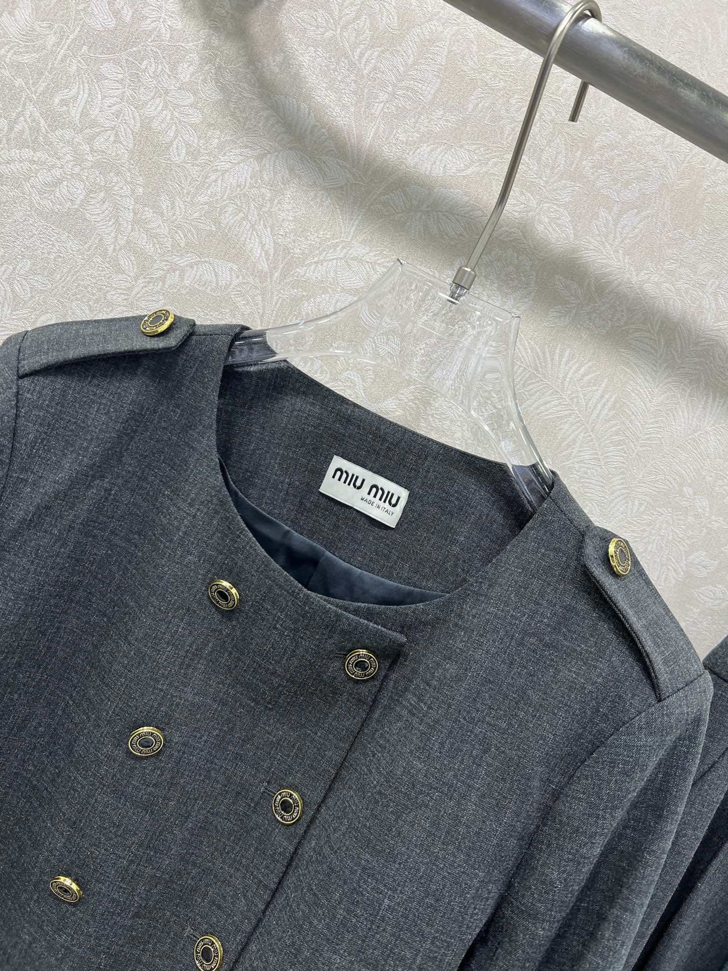 🔥🔥miumi*25新款含羊毛套装 经典圆领双排扣西服外套➕阔腿裤的组合 高级格雷灰 定制五金 上身就是