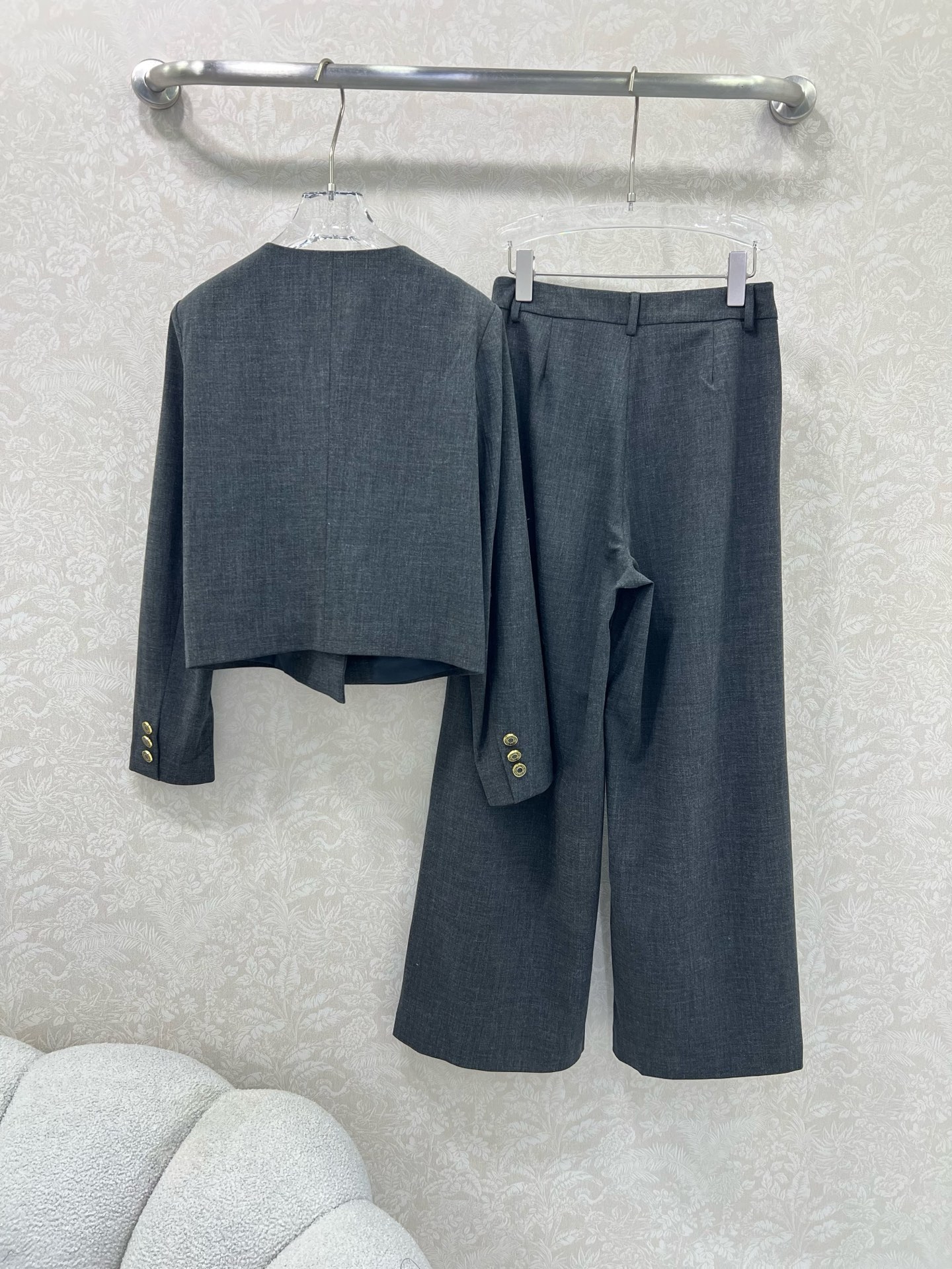 🔥🔥miumi*25新款含羊毛套装 经典圆领双排扣西服外套➕阔腿裤的组合 高级格雷灰 定制五金 上身就是