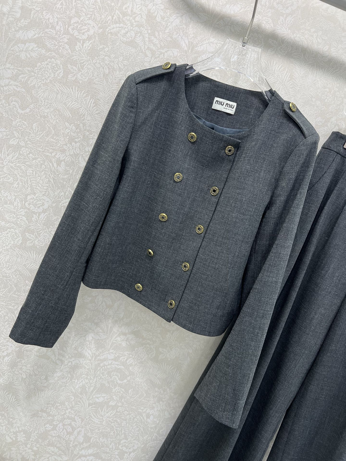 🔥🔥miumi*25新款含羊毛套装 经典圆领双排扣西服外套➕阔腿裤的组合 高级格雷灰 定制五金 上身就是