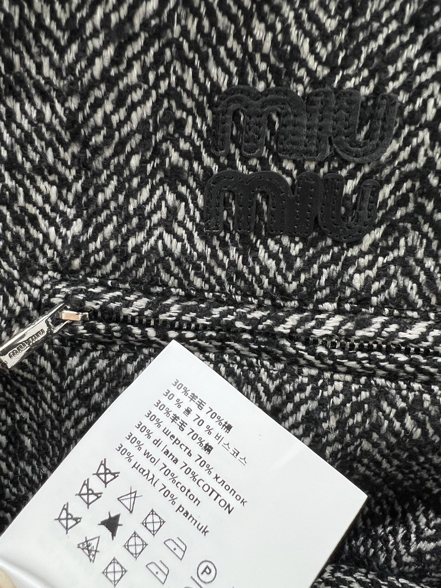 🔥🔥miumi*25新款含羊毛毛呢拼皮翻领外套 挺括有型 定制五金 胸前miu字母贴标 雪花粗呢面料 设