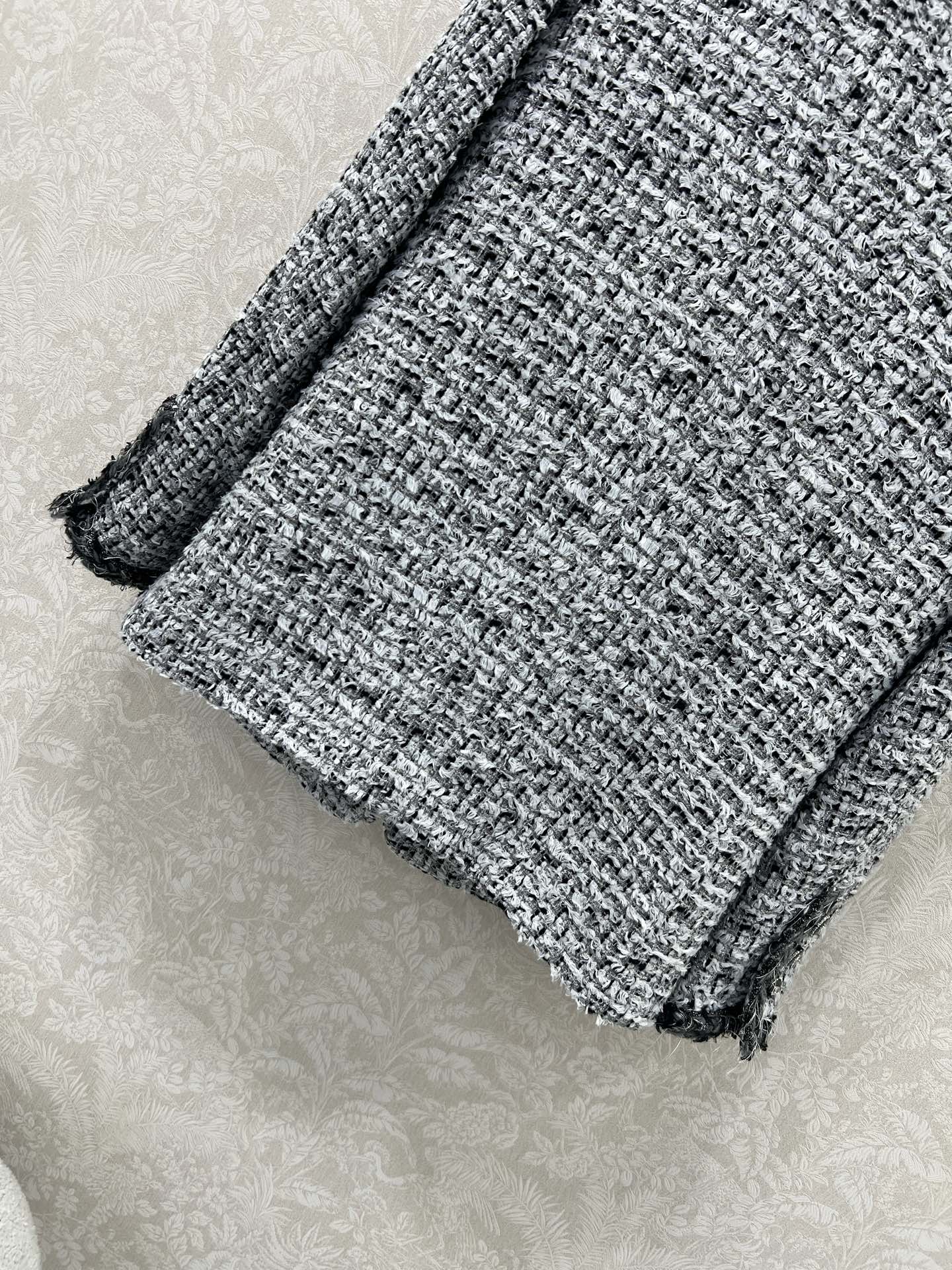 🔥🔥Chan*l25新款圆领钉珠捆边外套 进口粗纺羊毛呢材质 质感高级 品相十足 圆领洋装外套版型 正肩