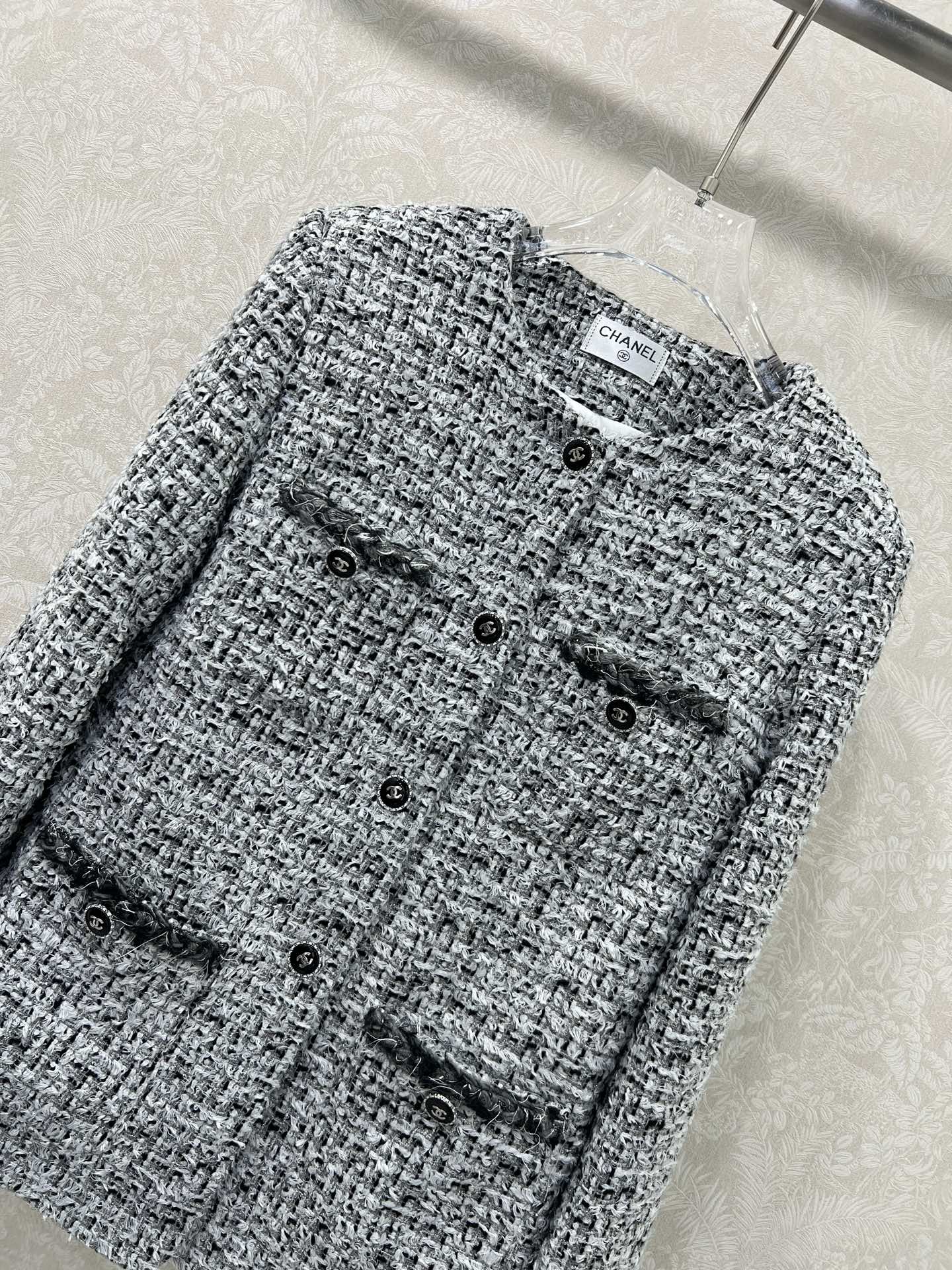 🔥🔥Chan*l25新款圆领钉珠捆边外套 进口粗纺羊毛呢材质 质感高级 品相十足 圆领洋装外套版型 正肩