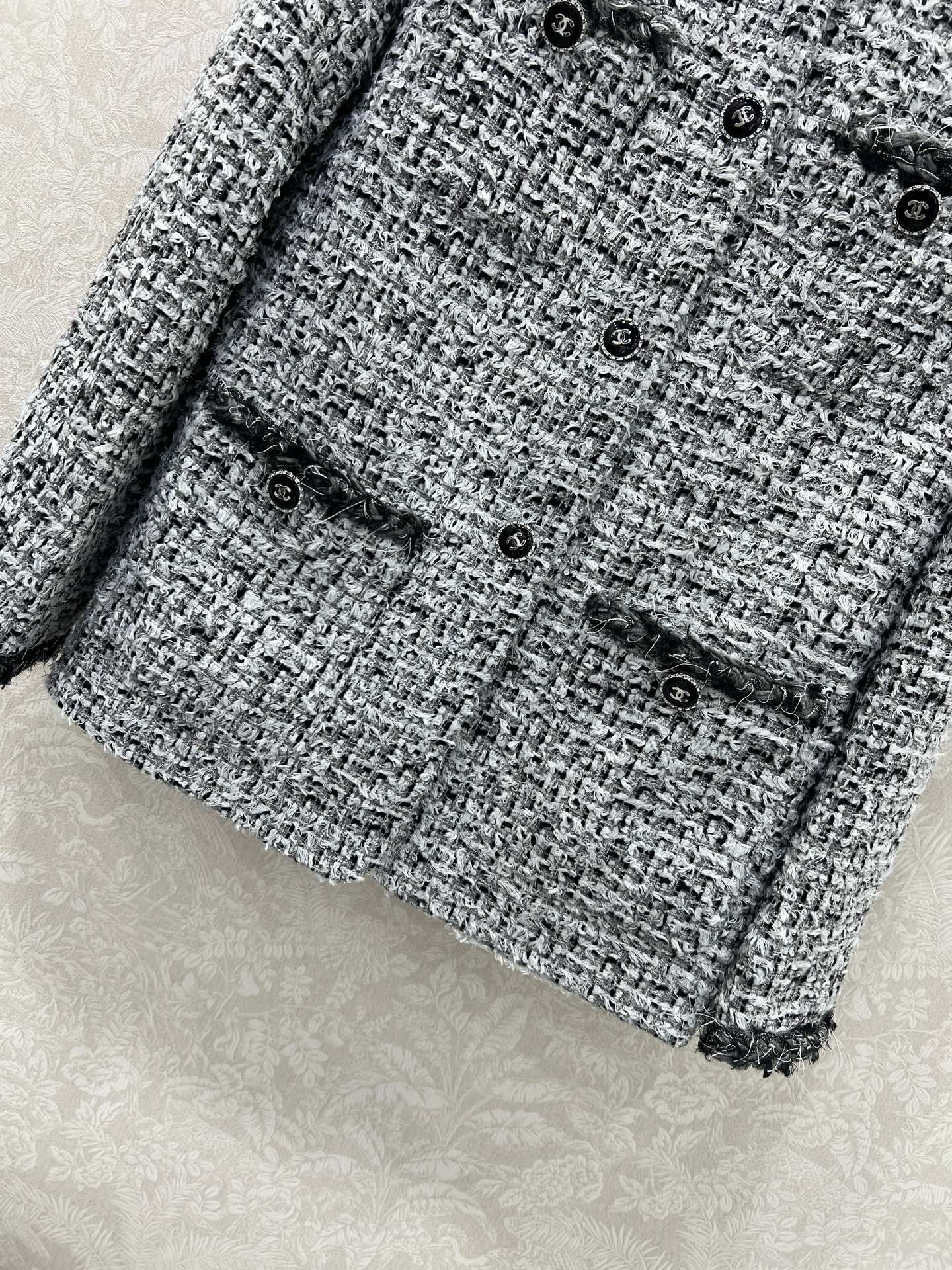 🔥🔥Chan*l25新款圆领钉珠捆边外套 进口粗纺羊毛呢材质 质感高级 品相十足 圆领洋装外套版型 正肩