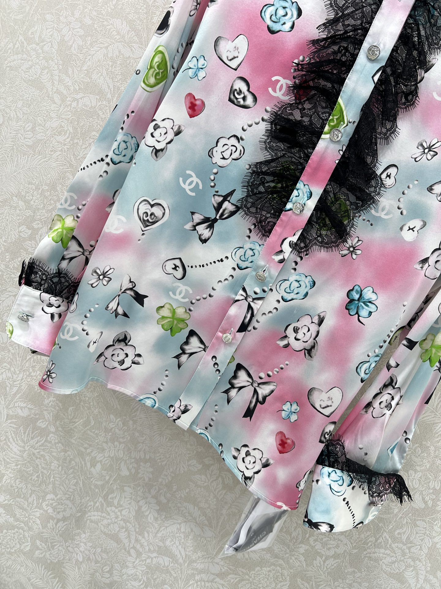 🔥🔥Chan*l 25新款桑蚕丝珠宝印花衬衣 100%真丝面料 注意细节区分版本‼️ 翻领拼接蕾丝设计 