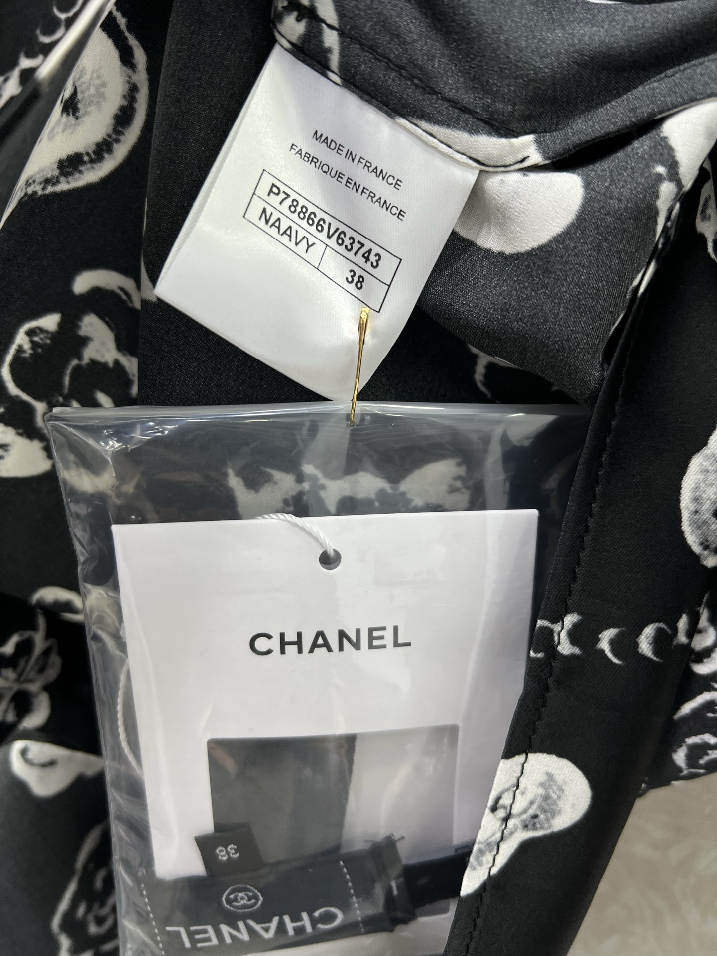 🔥🔥Chan*l 25新款桑蚕丝珠宝印花衬衣 100%真丝面料 注意细节区分版本‼️ 翻领拼接蕾丝设计 