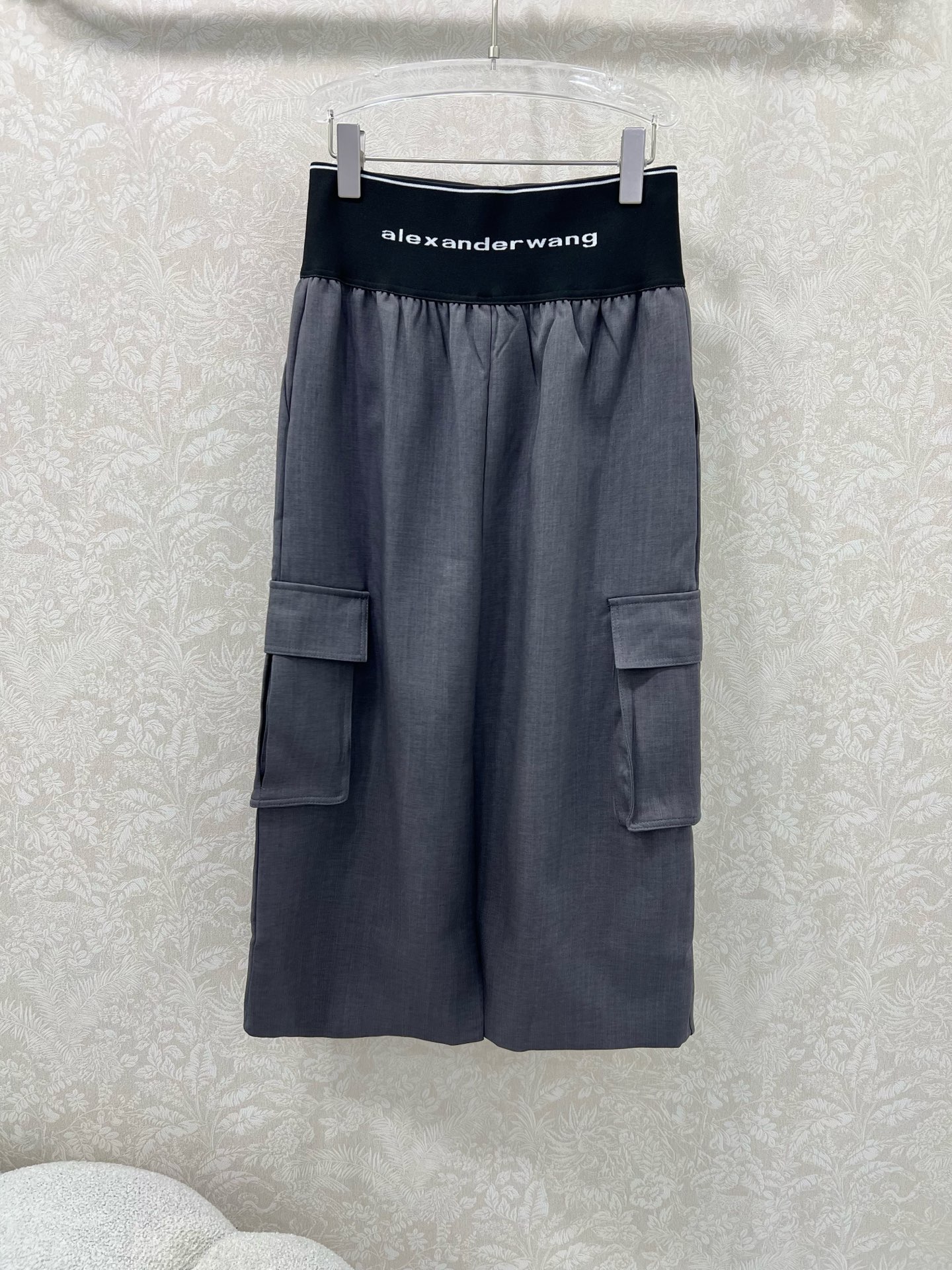 🔥🔥Alexand*r wang大王25新款大王家纯色高腰织带工装风半裙，不可多得的半裙一条，腰头以朋克