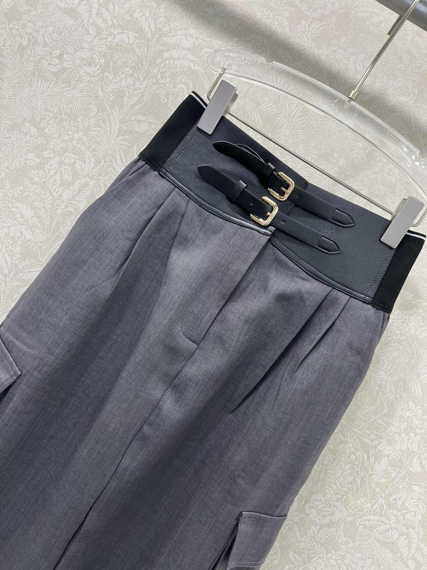 🔥🔥Alexand*r wang大王25新款大王家纯色高腰织带工装风半裙，不可多得的半裙一条，腰头以朋克