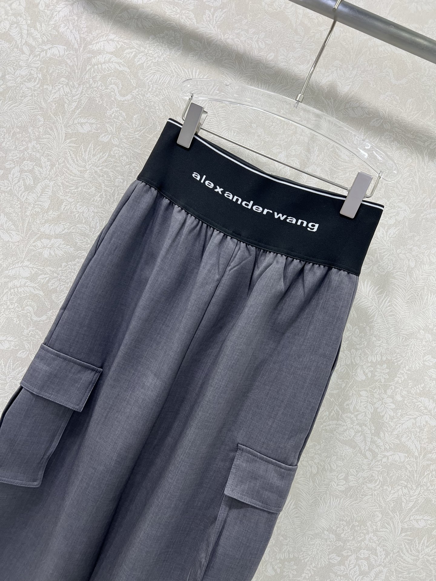 🔥🔥Alexand*r wang大王25新款大王家纯色高腰织带工装风半裙，不可多得的半裙一条，腰头以朋克