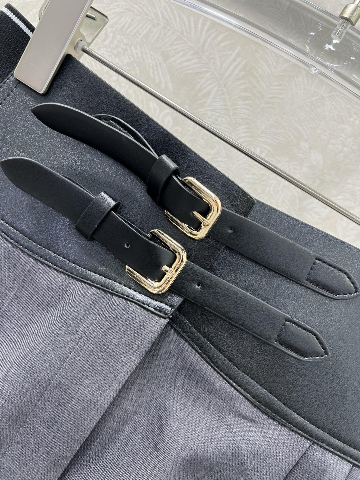 🔥🔥Alexand*r wang大王25新款大王家纯色高腰织带工装风半裙，不可多得的半裙一条，腰头以朋克