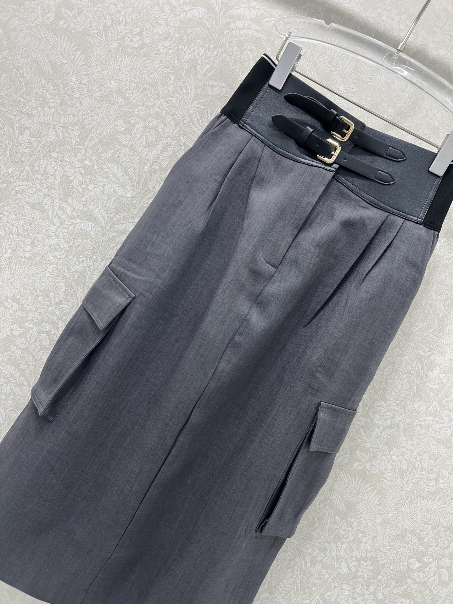 🔥🔥Alexand*r wang大王25新款大王家纯色高腰织带工装风半裙，不可多得的半裙一条，腰头以朋克