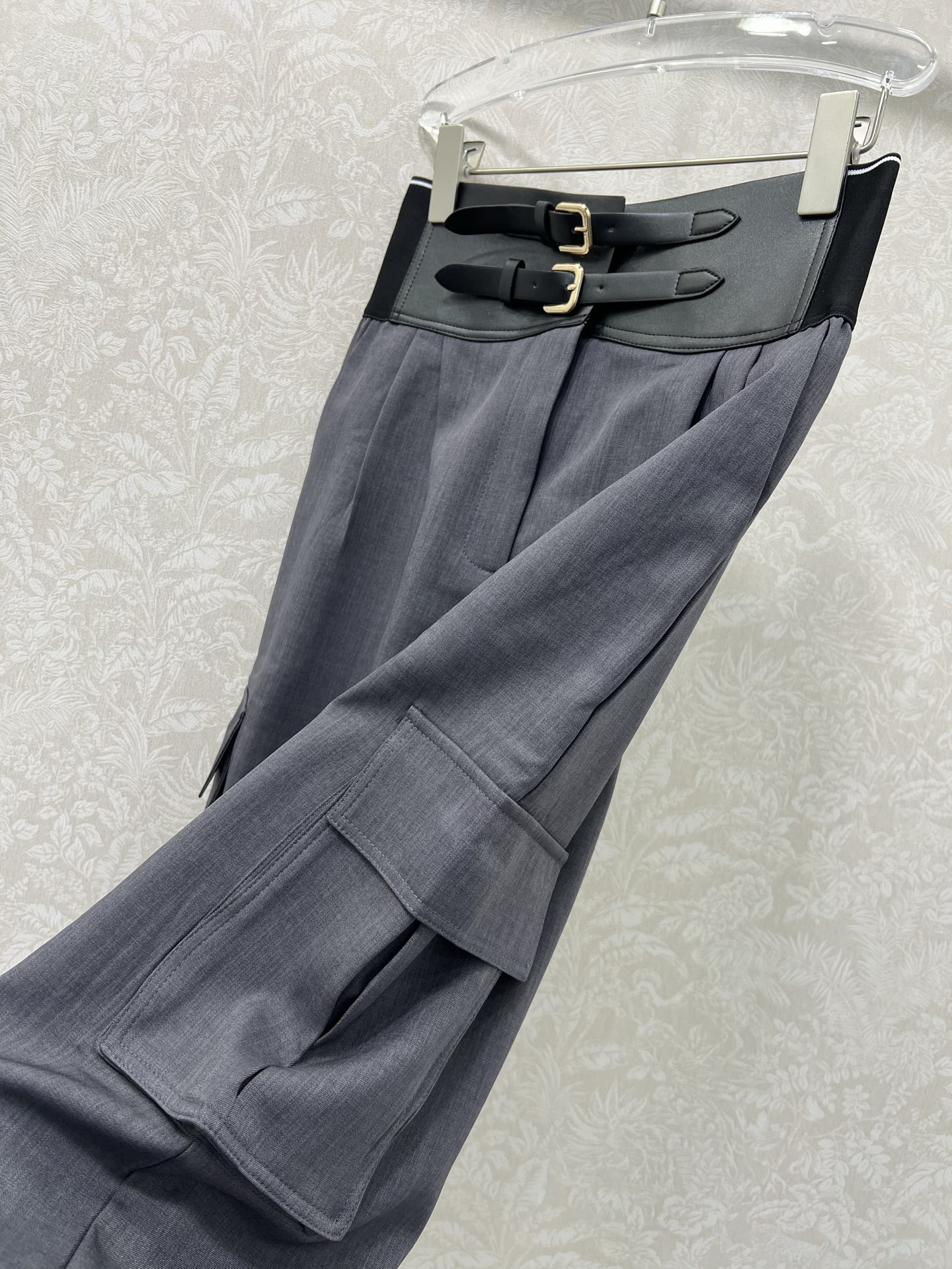 🔥🔥Alexand*r wang大王25新款大王家纯色高腰织带工装风半裙，不可多得的半裙一条，腰头以朋克