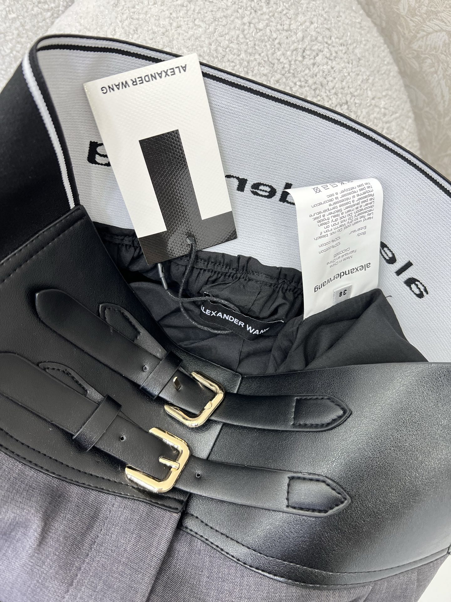 🔥🔥Alexand*r wang大王25新款大王家纯色高腰织带工装风半裙，不可多得的半裙一条，腰头以朋克