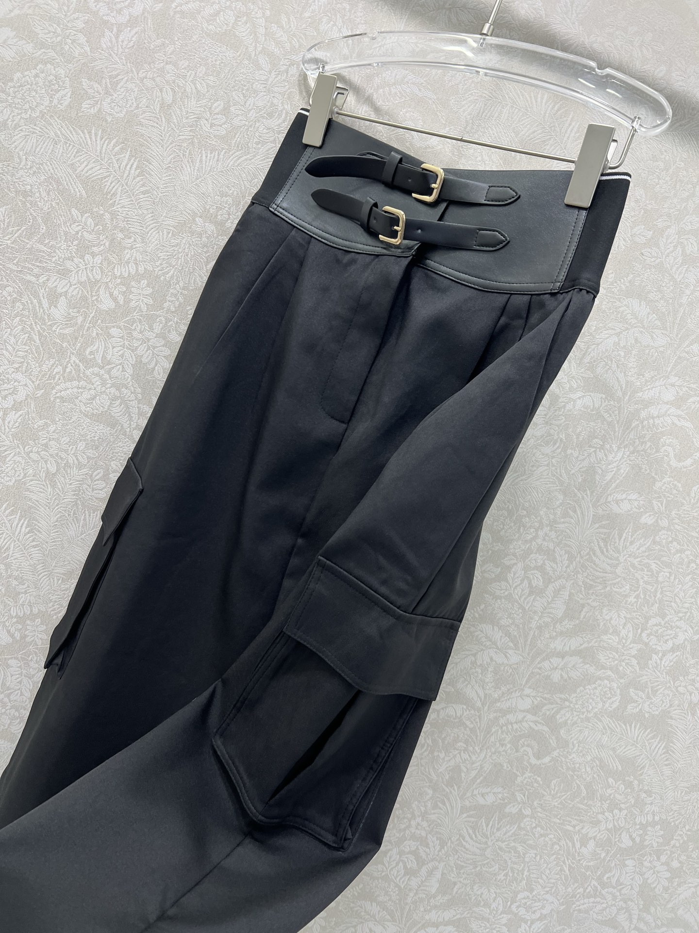 🔥🔥Alexand*r wang大王25新款大王家纯色高腰织带工装风半裙，不可多得的半裙一条，腰头以朋克