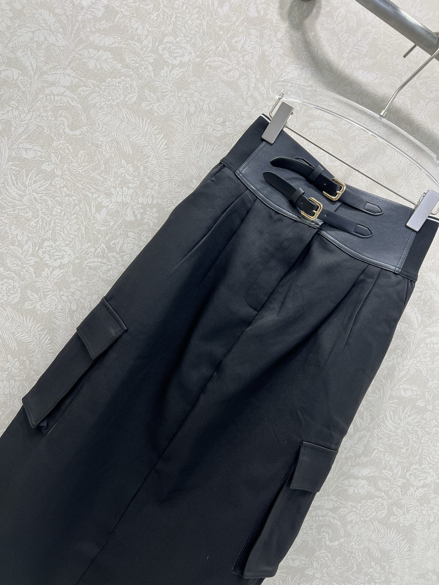 🔥🔥Alexand*r wang大王25新款大王家纯色高腰织带工装风半裙，不可多得的半裙一条，腰头以朋克