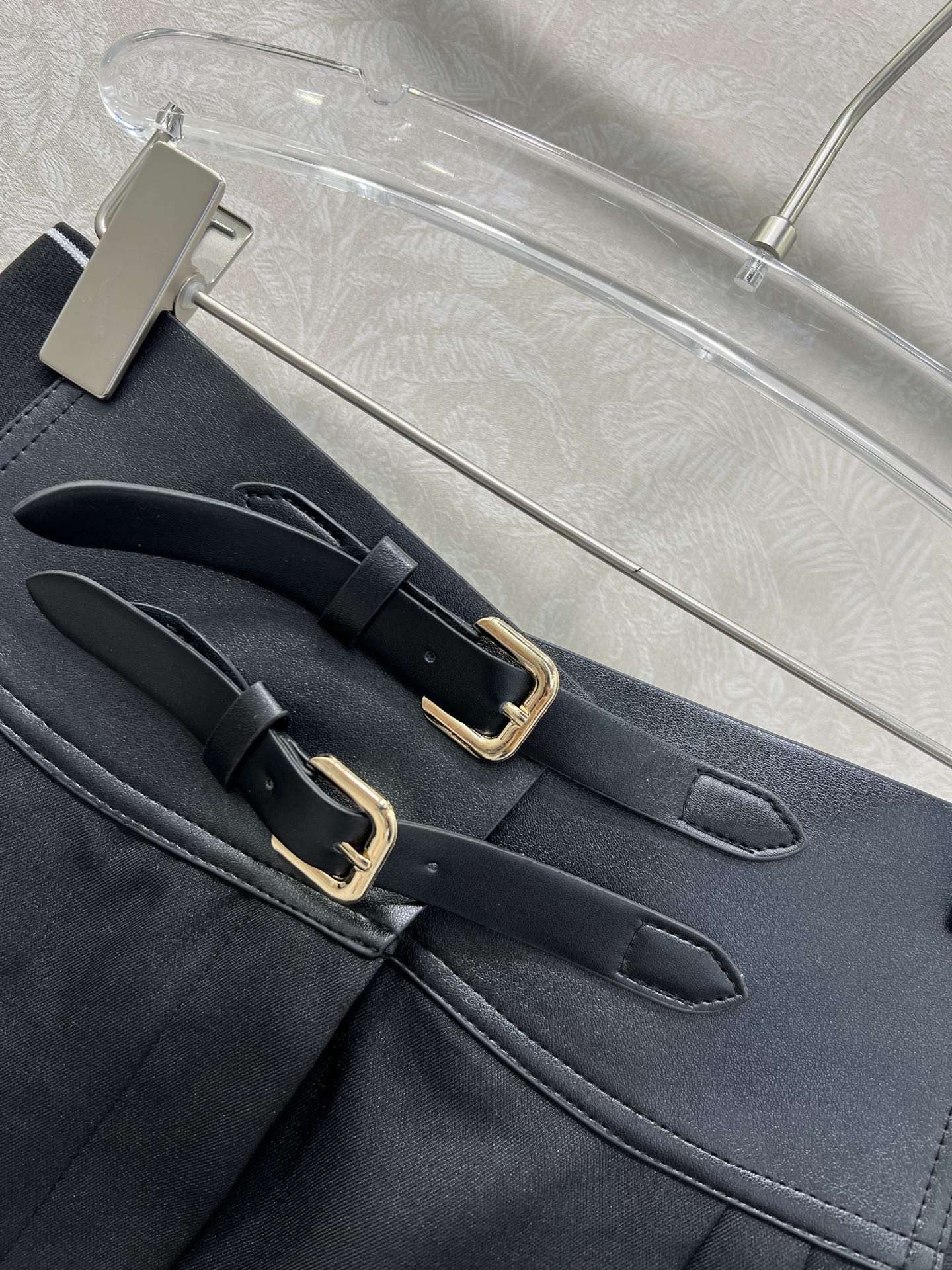 🔥🔥Alexand*r wang大王25新款大王家纯色高腰织带工装风半裙，不可多得的半裙一条，腰头以朋克