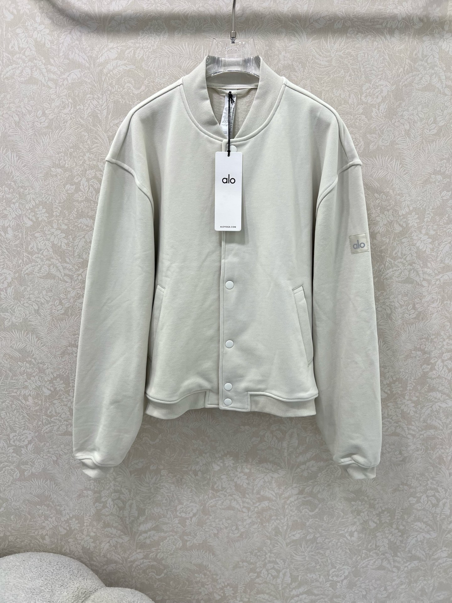 🔥🔥alo*25新款棒球⚾️外套 高克重面料挺度质感都在线 韩版宽松版型 袖臂alo反光logo 细节都