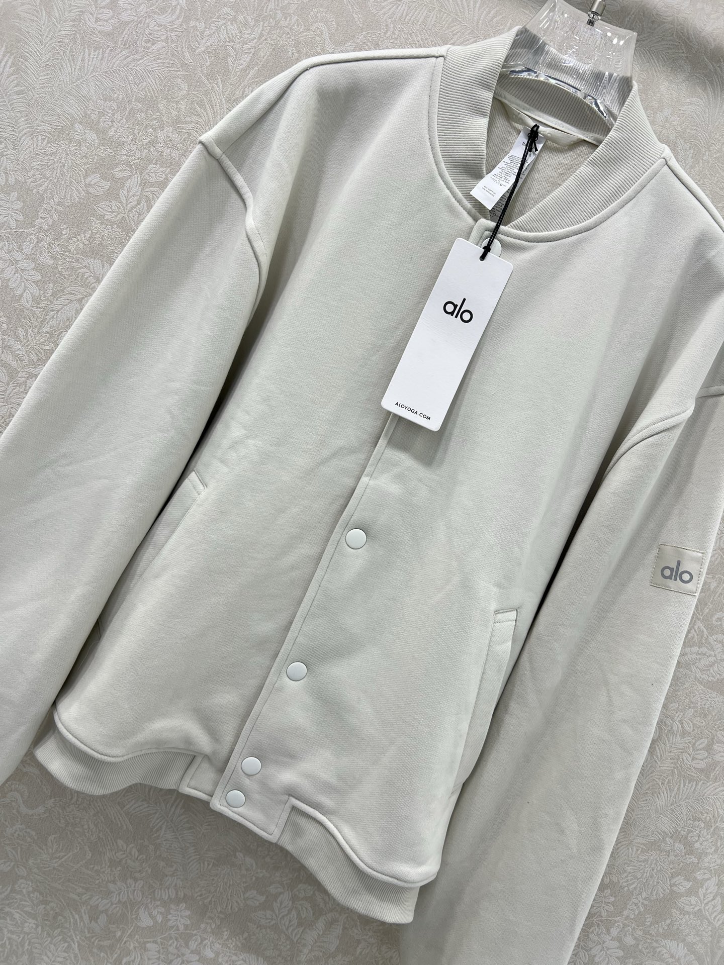 🔥🔥alo*25新款棒球⚾️外套 高克重面料挺度质感都在线 韩版宽松版型 袖臂alo反光logo 细节都