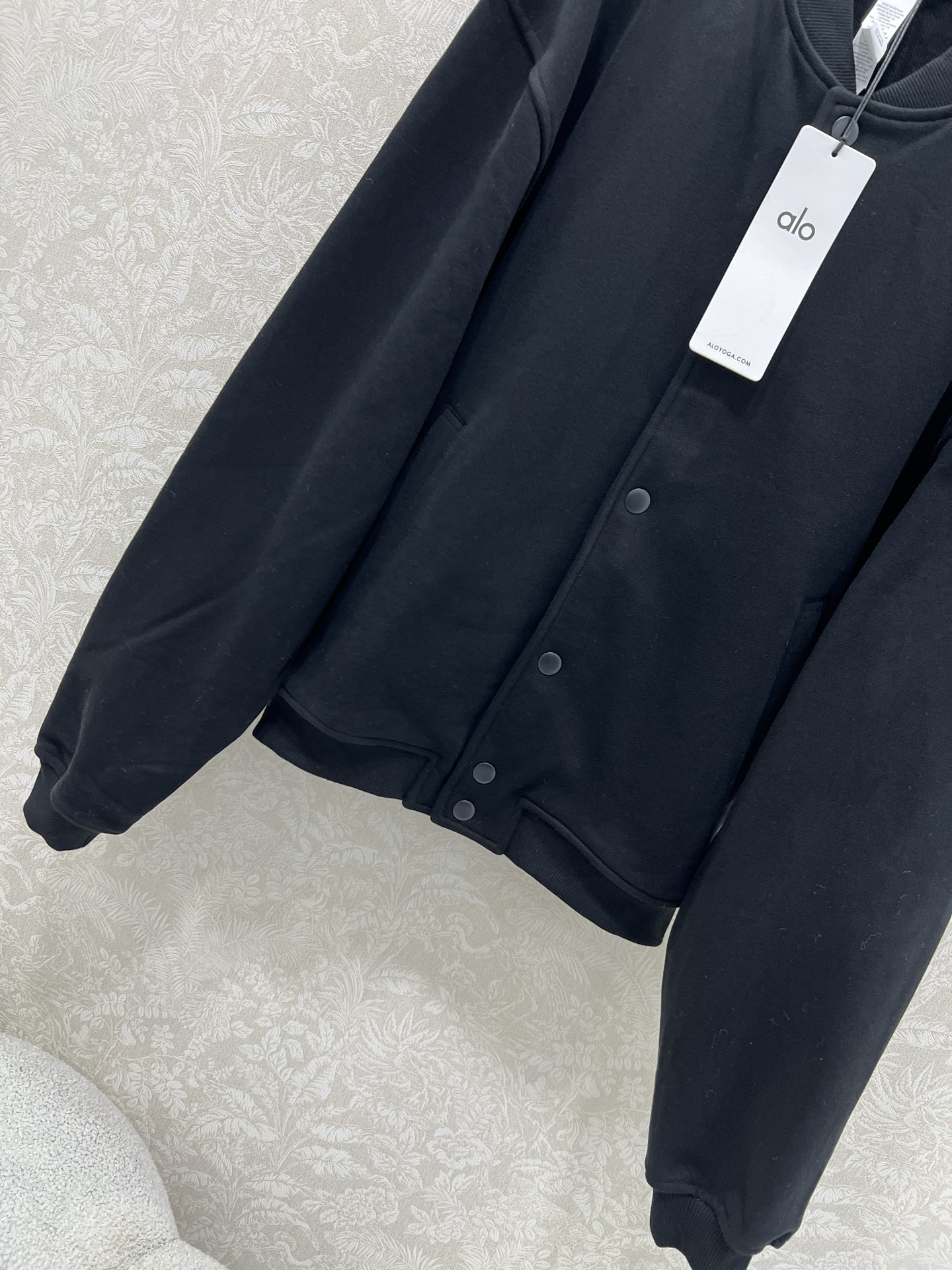 🔥🔥alo*25新款棒球⚾️外套 高克重面料挺度质感都在线 韩版宽松版型 袖臂alo反光logo 细节都