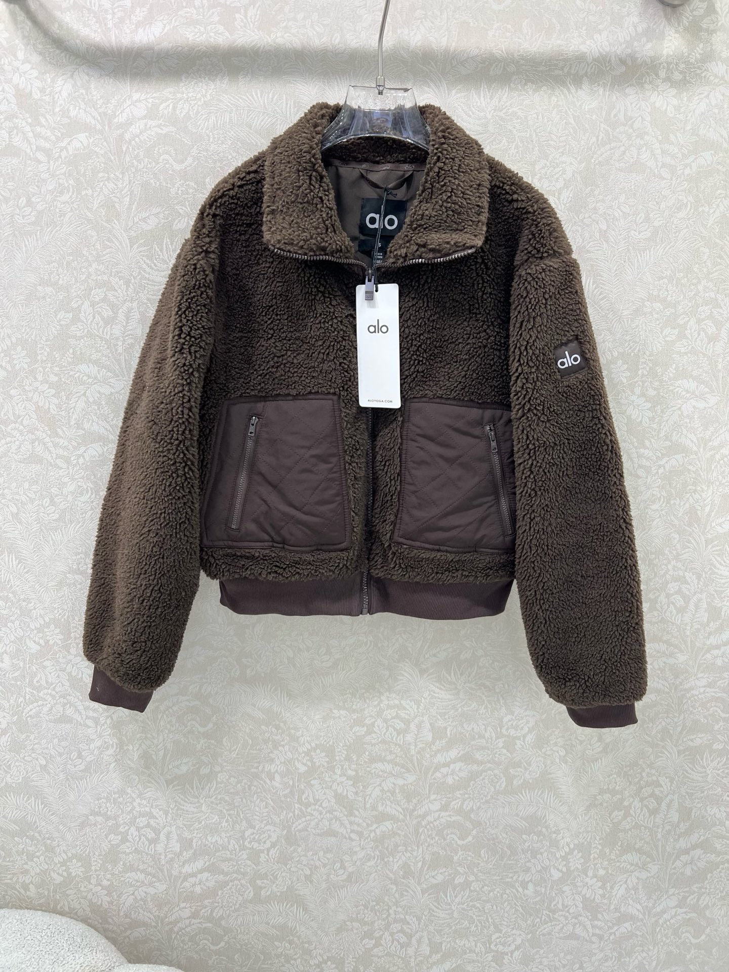 🔥🔥alo*25新款泰迪毛绒飞行外套 袖中口袋以及后背均以菱格夹棉拼接 韩版宽松版型 袖臂alo反光lo