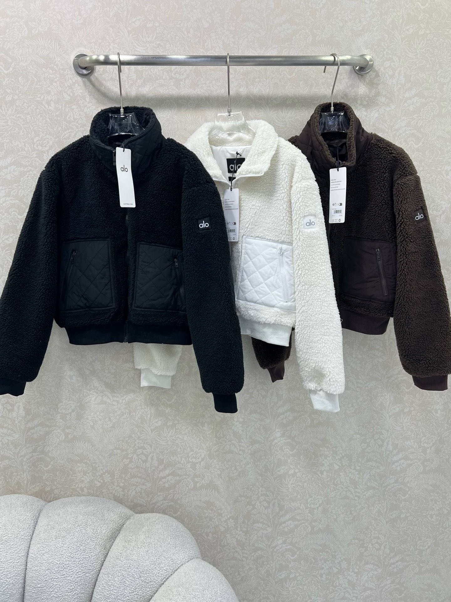 🔥🔥alo*25新款泰迪毛绒飞行外套 袖中口袋以及后背均以菱格夹棉拼接 韩版宽松版型 袖臂alo反光lo