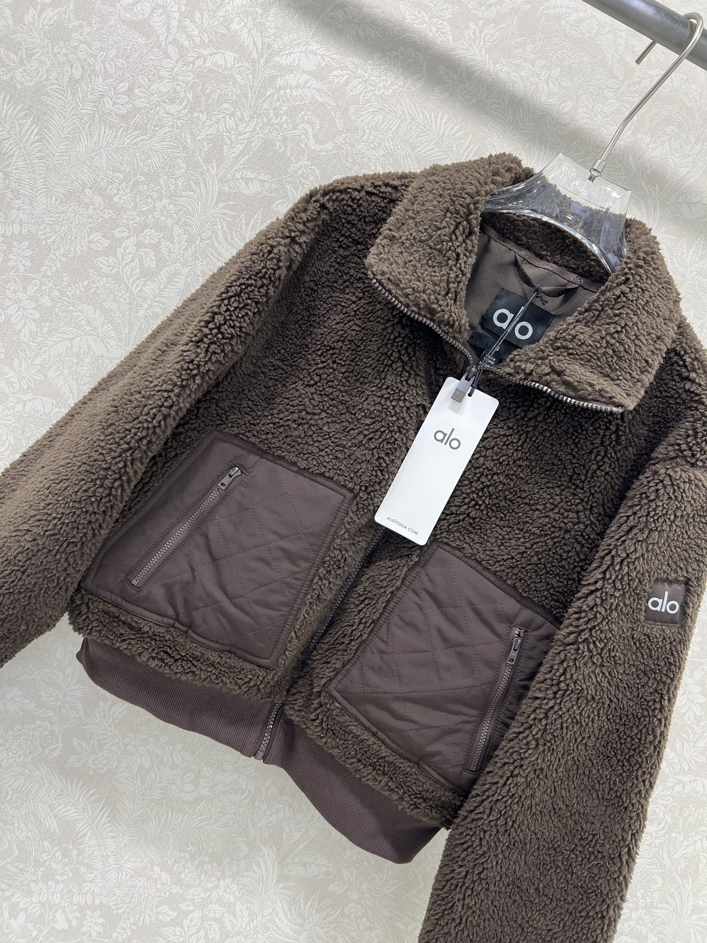 🔥🔥alo*25新款泰迪毛绒飞行外套 袖中口袋以及后背均以菱格夹棉拼接 韩版宽松版型 袖臂alo反光lo