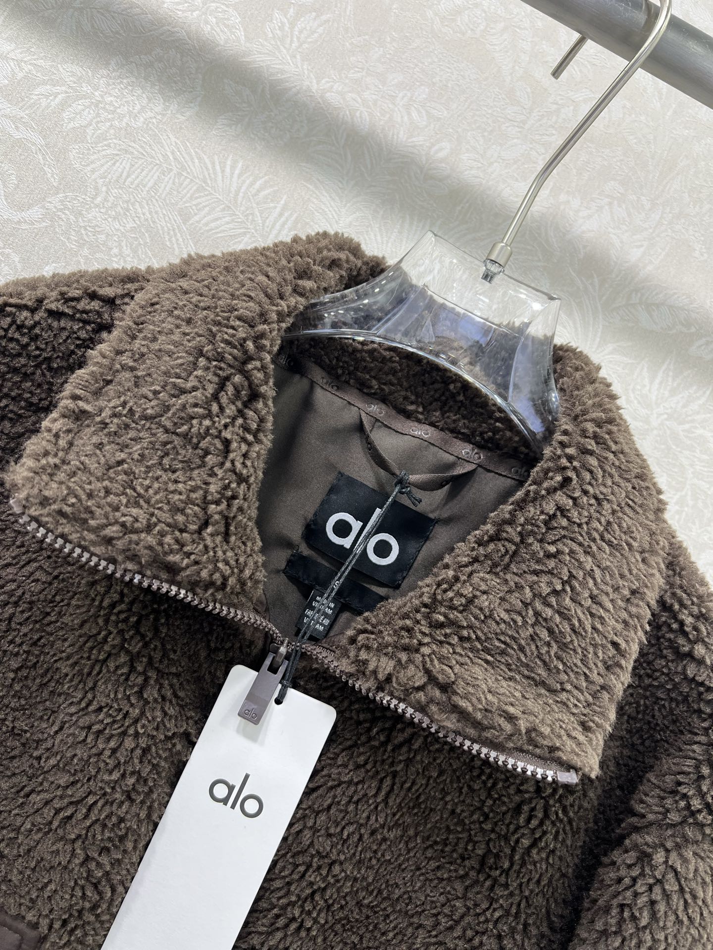 🔥🔥alo*25新款泰迪毛绒飞行外套 袖中口袋以及后背均以菱格夹棉拼接 韩版宽松版型 袖臂alo反光lo