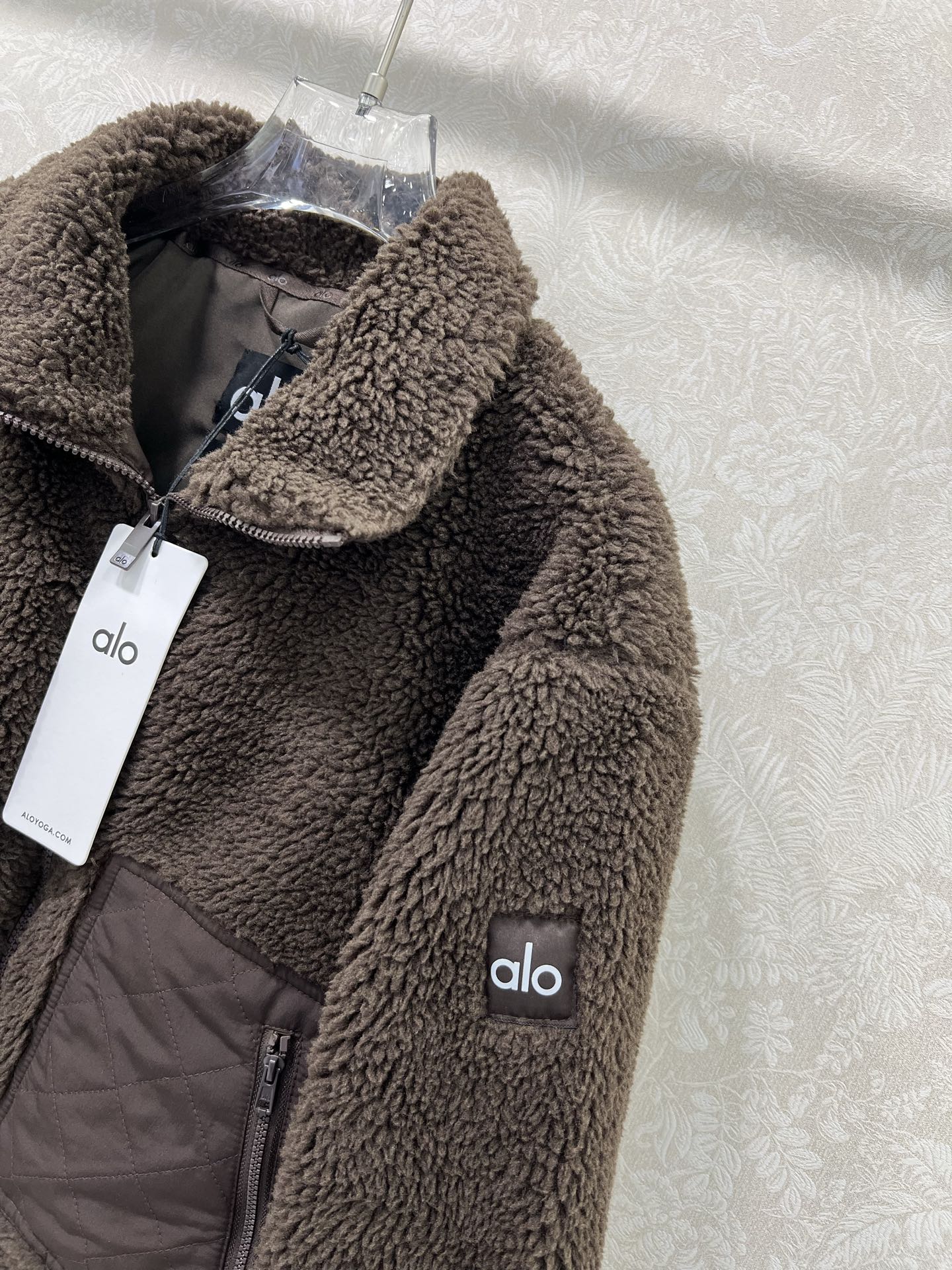 🔥🔥alo*25新款泰迪毛绒飞行外套 袖中口袋以及后背均以菱格夹棉拼接 韩版宽松版型 袖臂alo反光lo