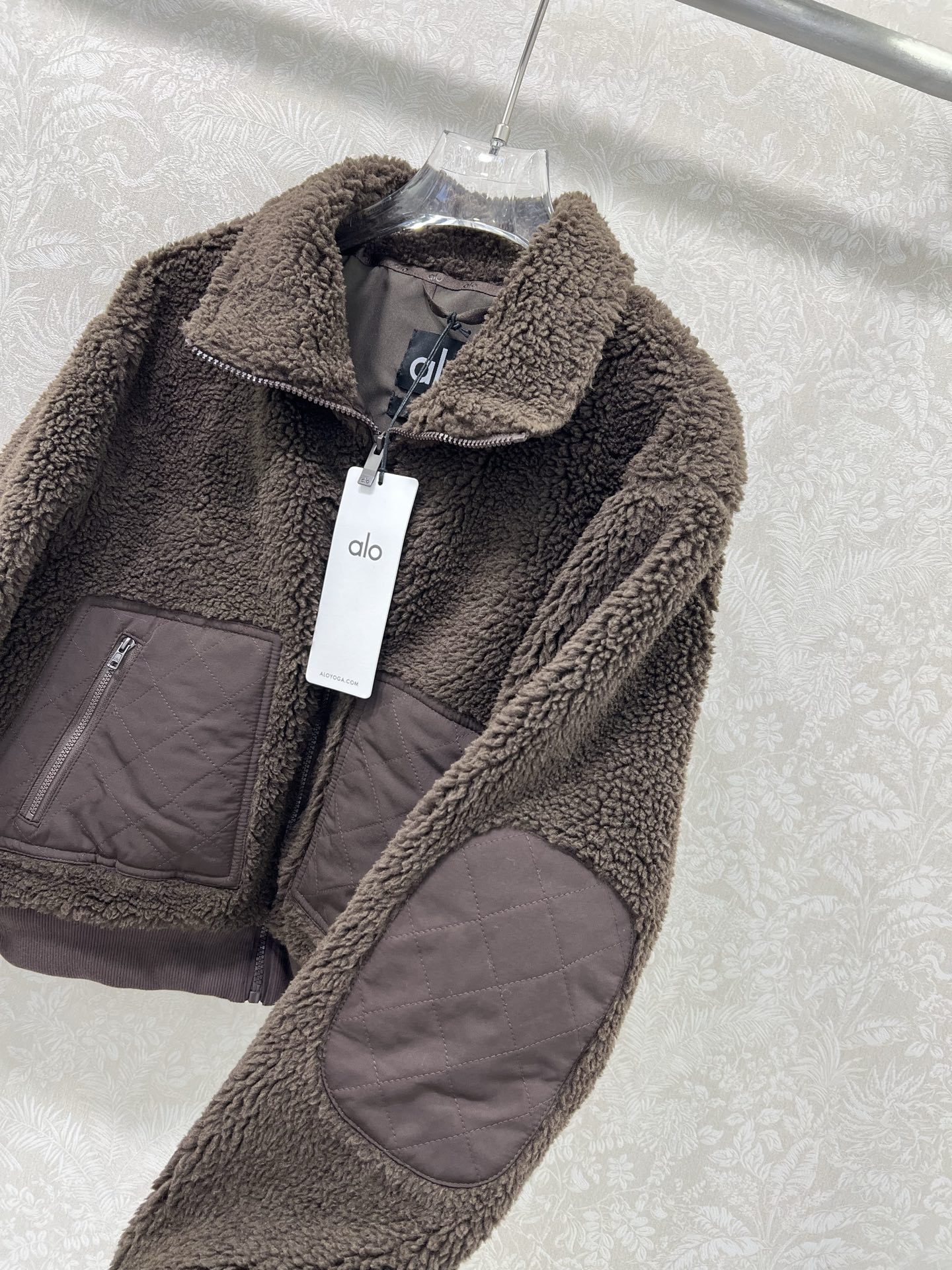 🔥🔥alo*25新款泰迪毛绒飞行外套 袖中口袋以及后背均以菱格夹棉拼接 韩版宽松版型 袖臂alo反光lo