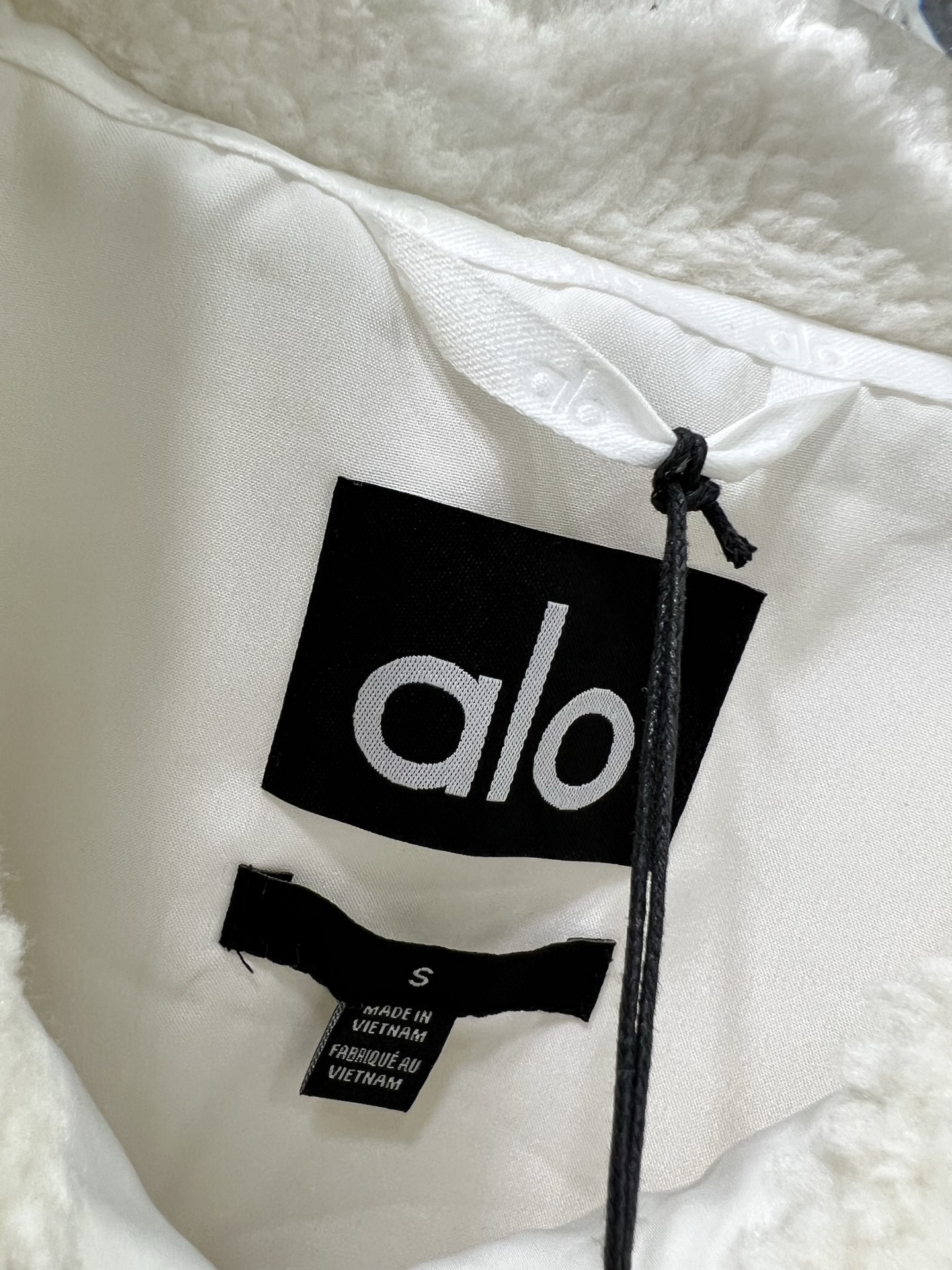 🔥🔥alo*25新款泰迪毛绒飞行外套 袖中口袋以及后背均以菱格夹棉拼接 韩版宽松版型 袖臂alo反光lo