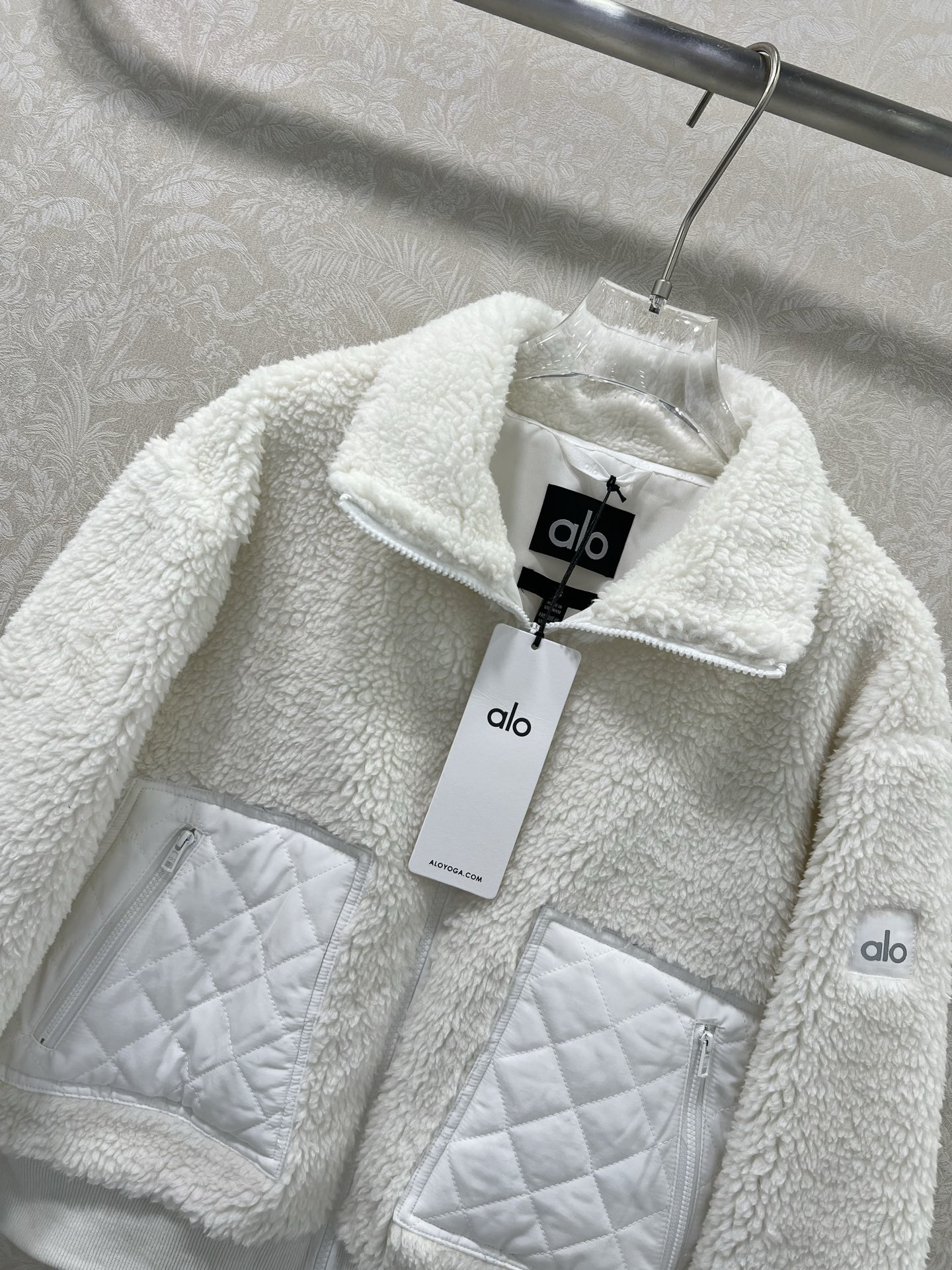 🔥🔥alo*25新款泰迪毛绒飞行外套 袖中口袋以及后背均以菱格夹棉拼接 韩版宽松版型 袖臂alo反光lo